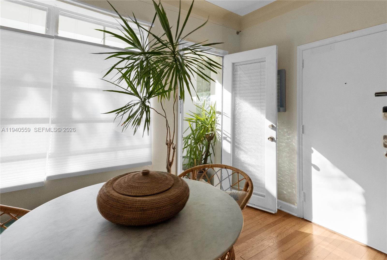 DECOLUX CONDO - Residential