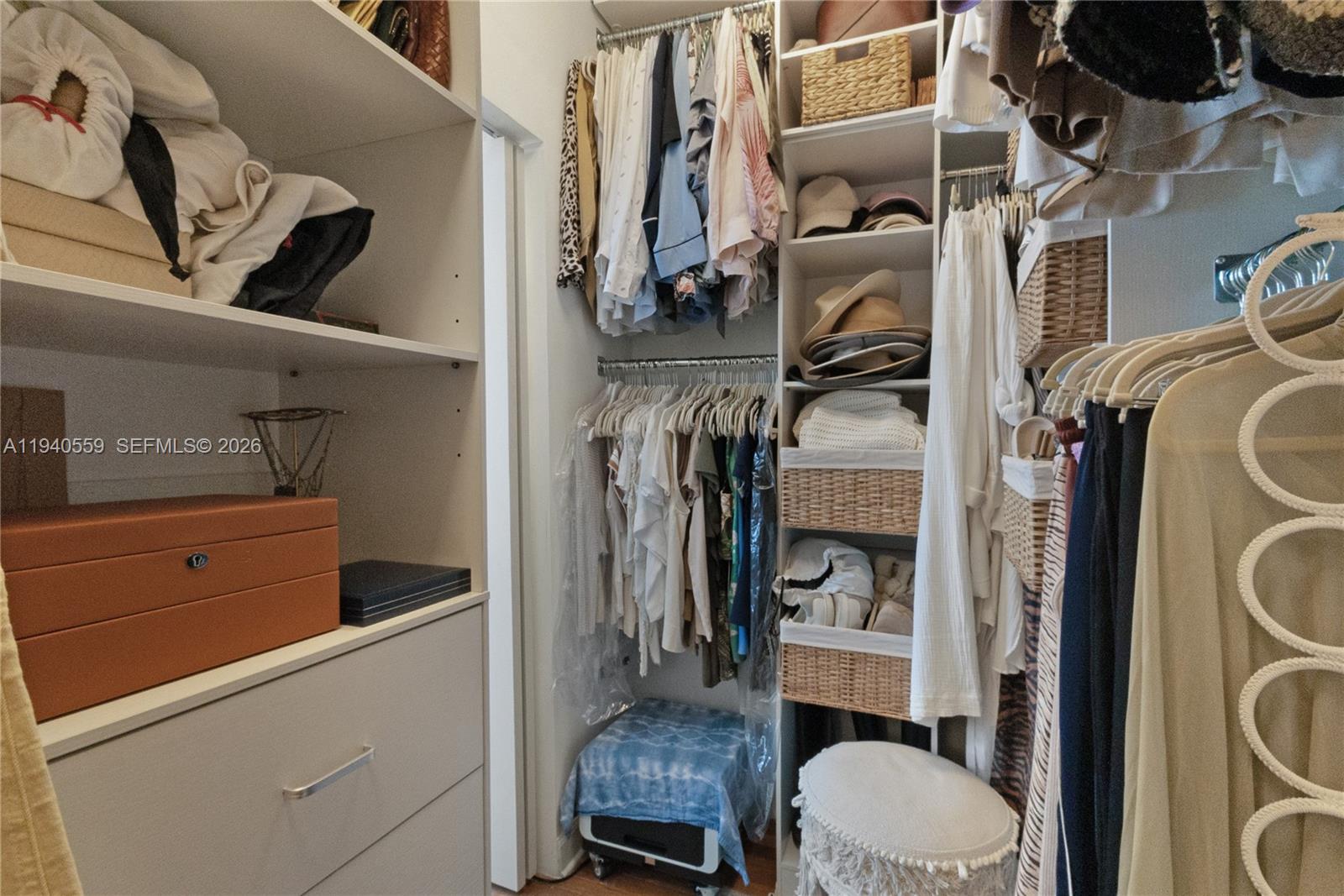 DECOLUX CONDO - Residential