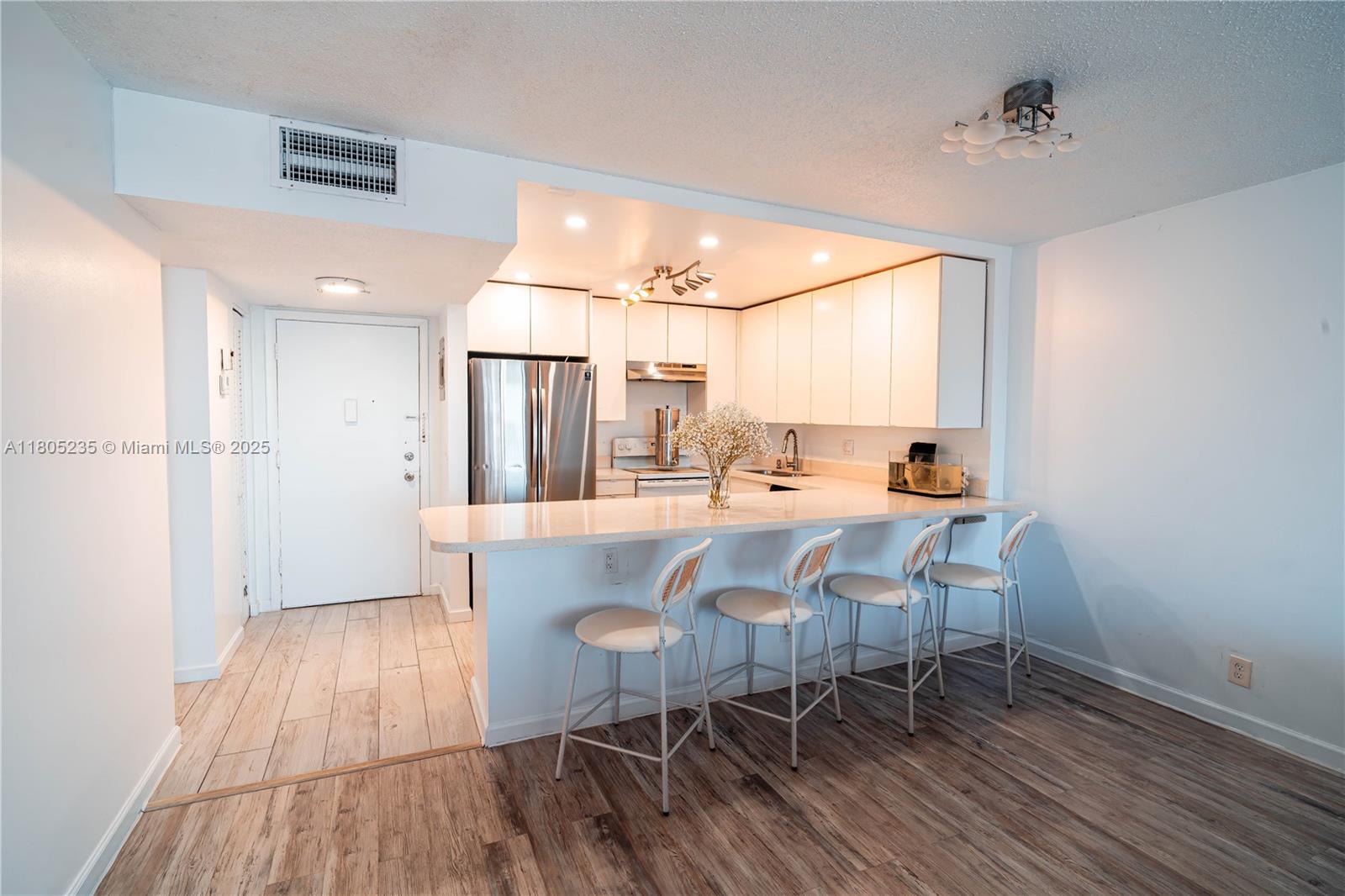 IMPERIAL TOWERS CONDO - Residential