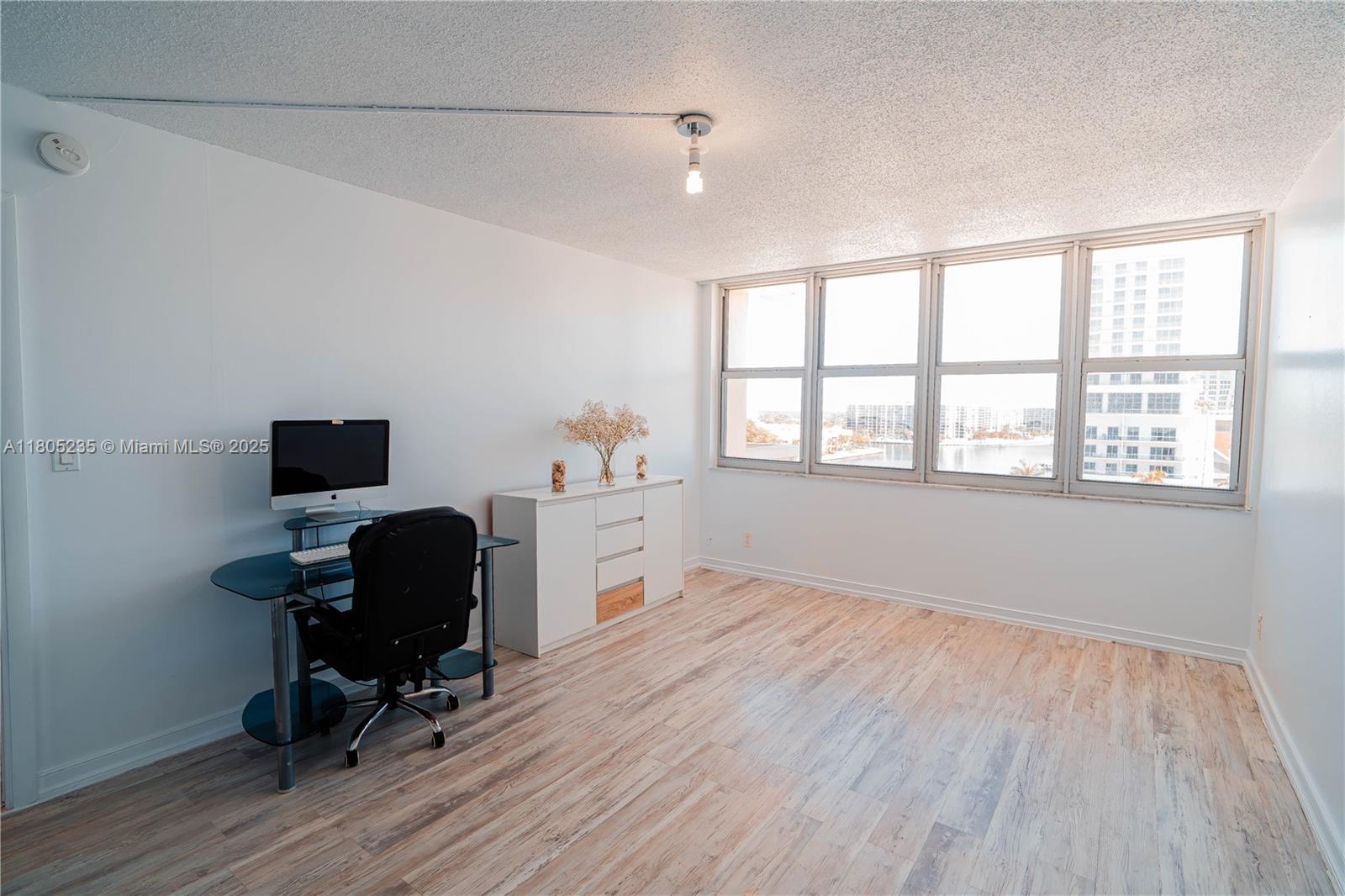 IMPERIAL TOWERS CONDO - Residential