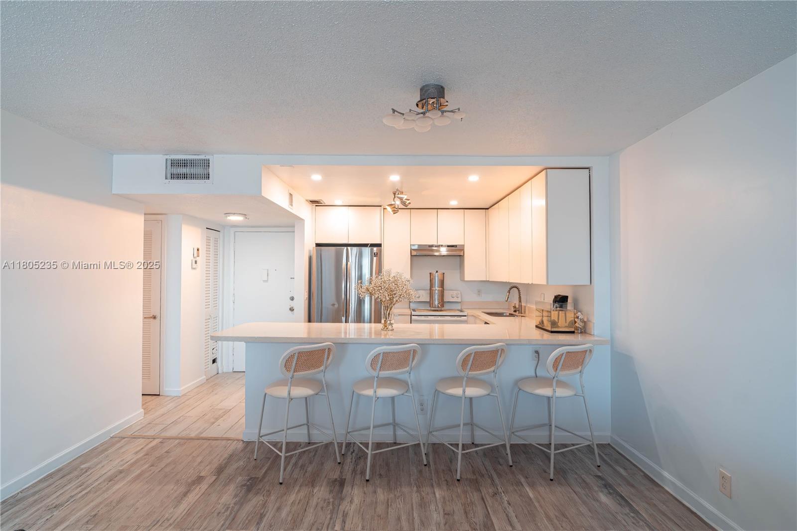 IMPERIAL TOWERS CONDO - Residential