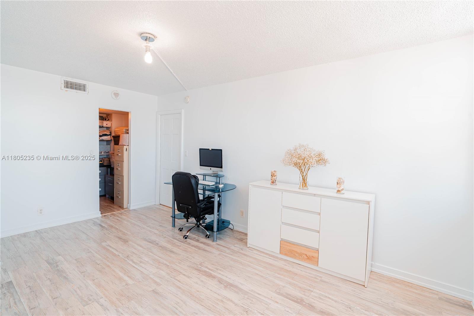 IMPERIAL TOWERS CONDO - Residential