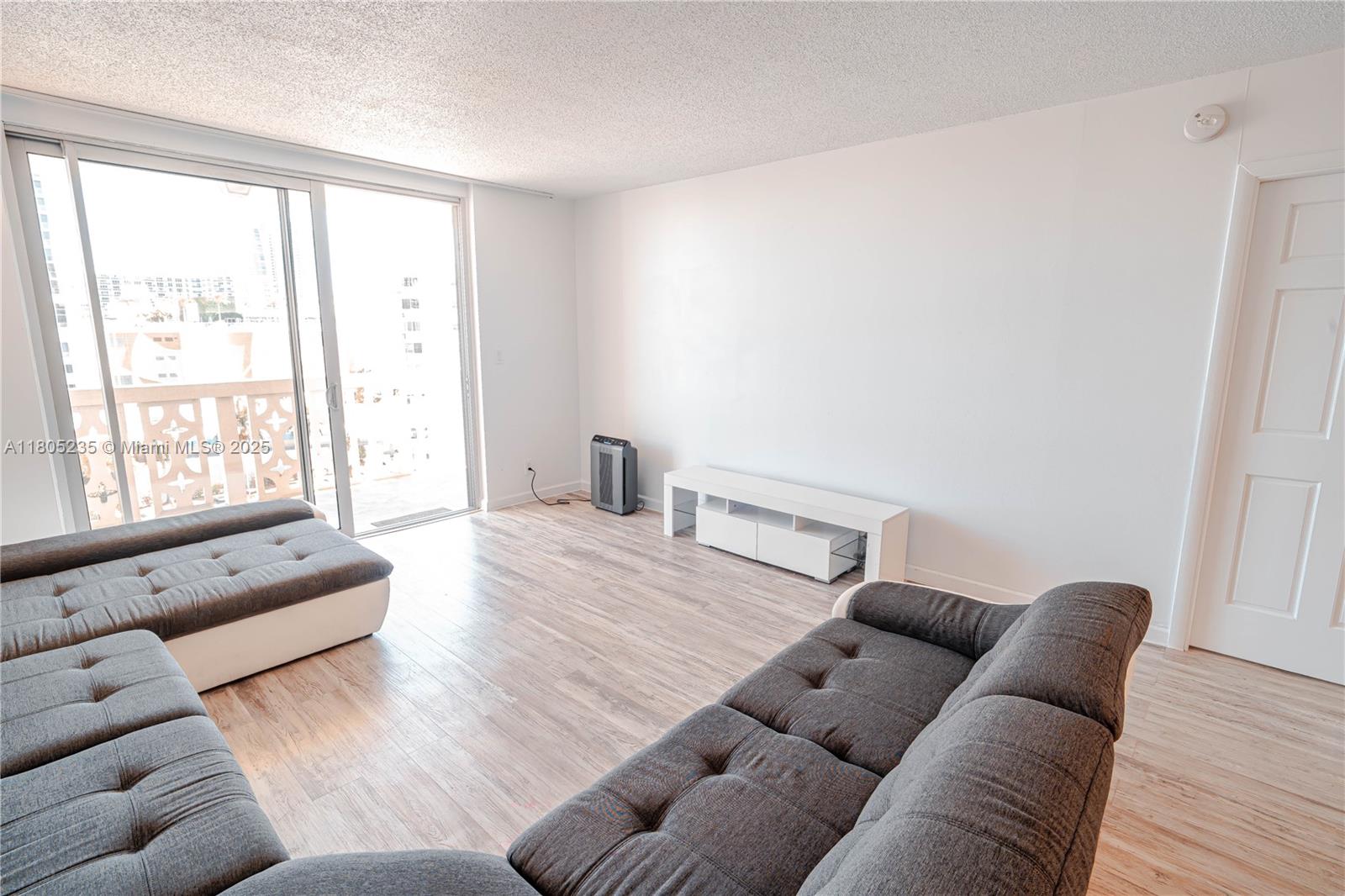 IMPERIAL TOWERS CONDO - Residential