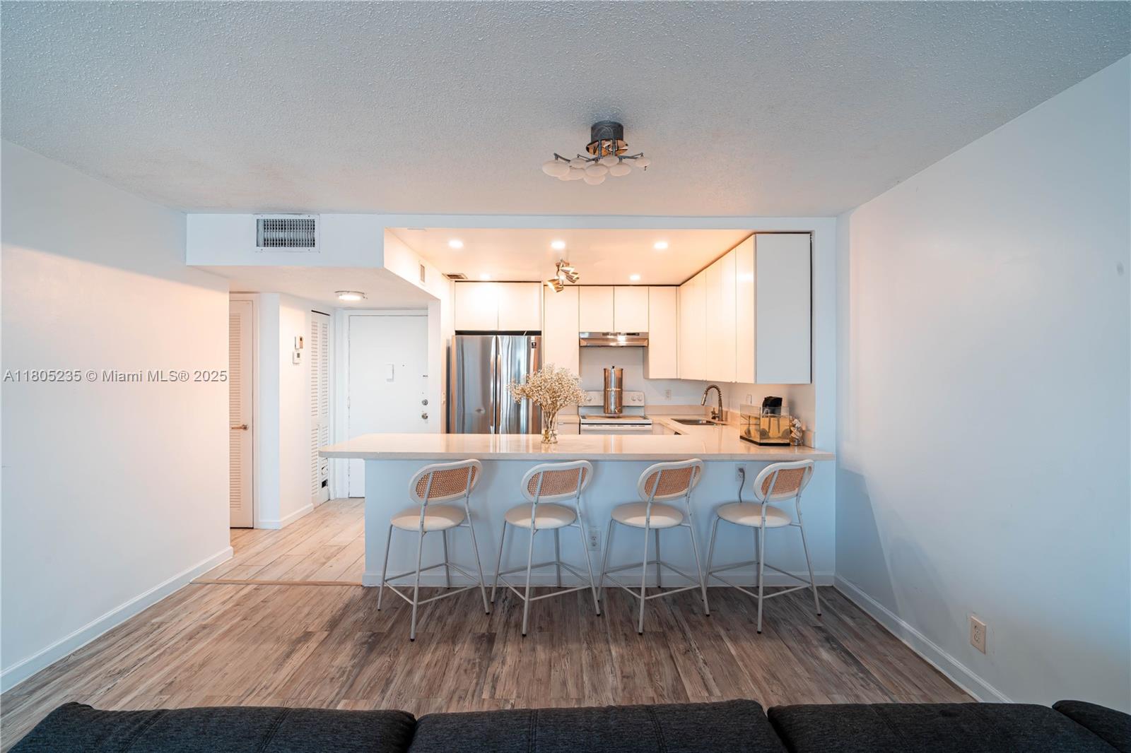 IMPERIAL TOWERS CONDO - Residential