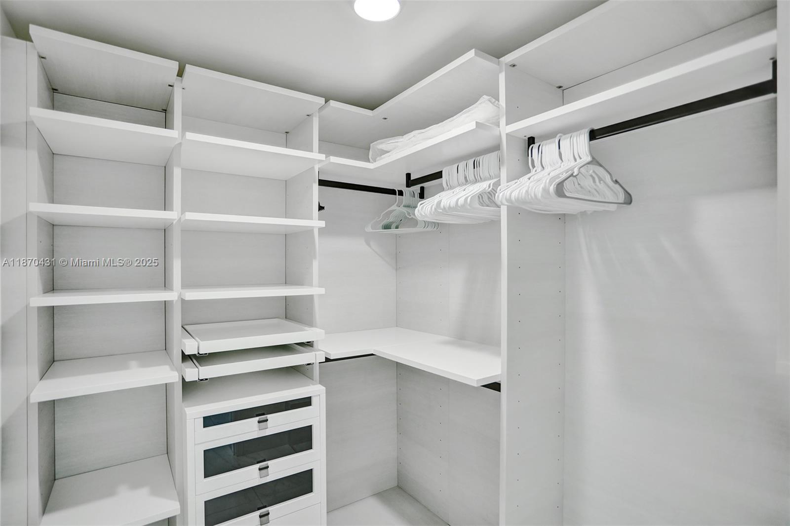 PARQUE TOWERS CONDO - Residential