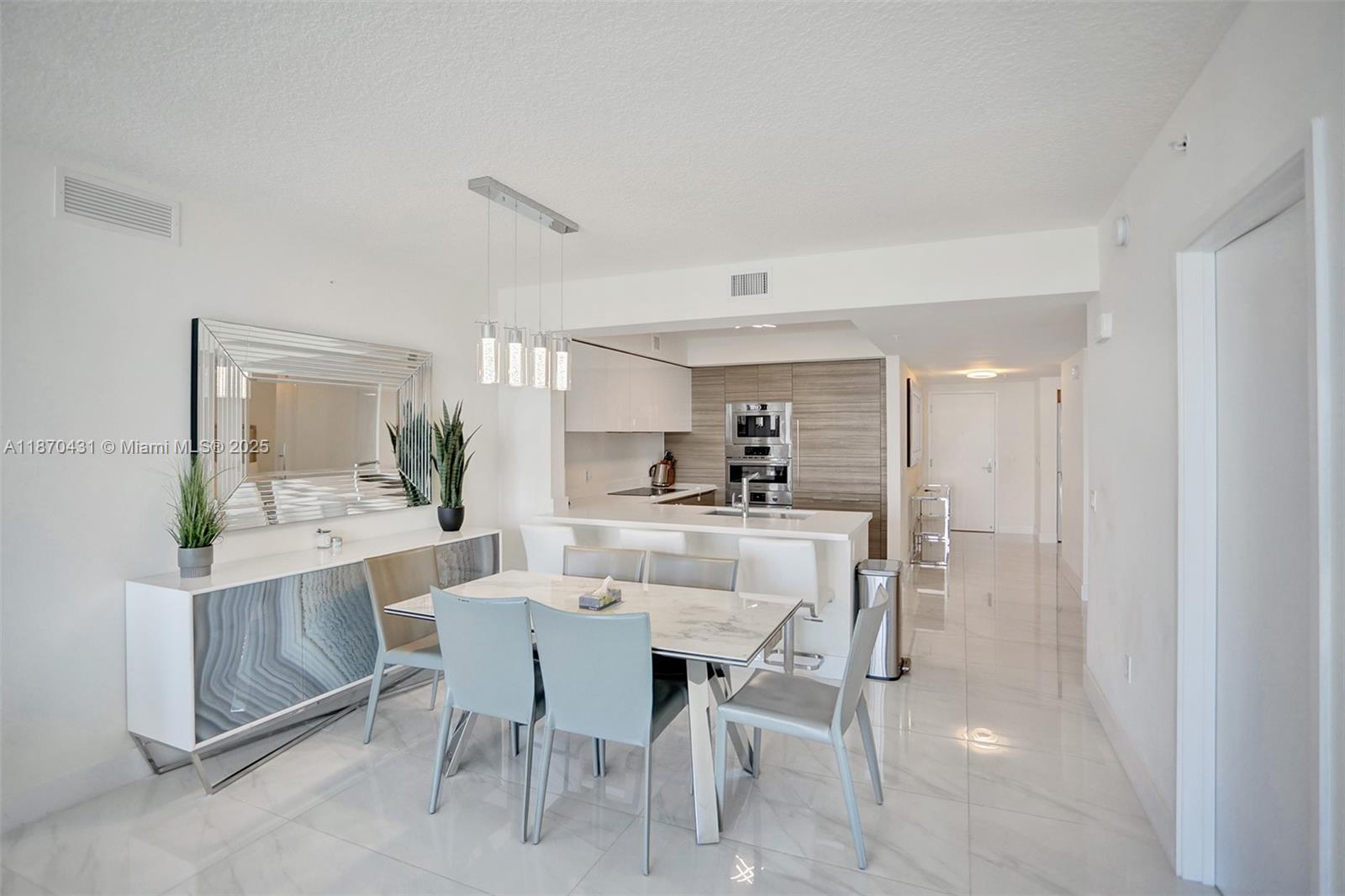 PARQUE TOWERS CONDO - Residential