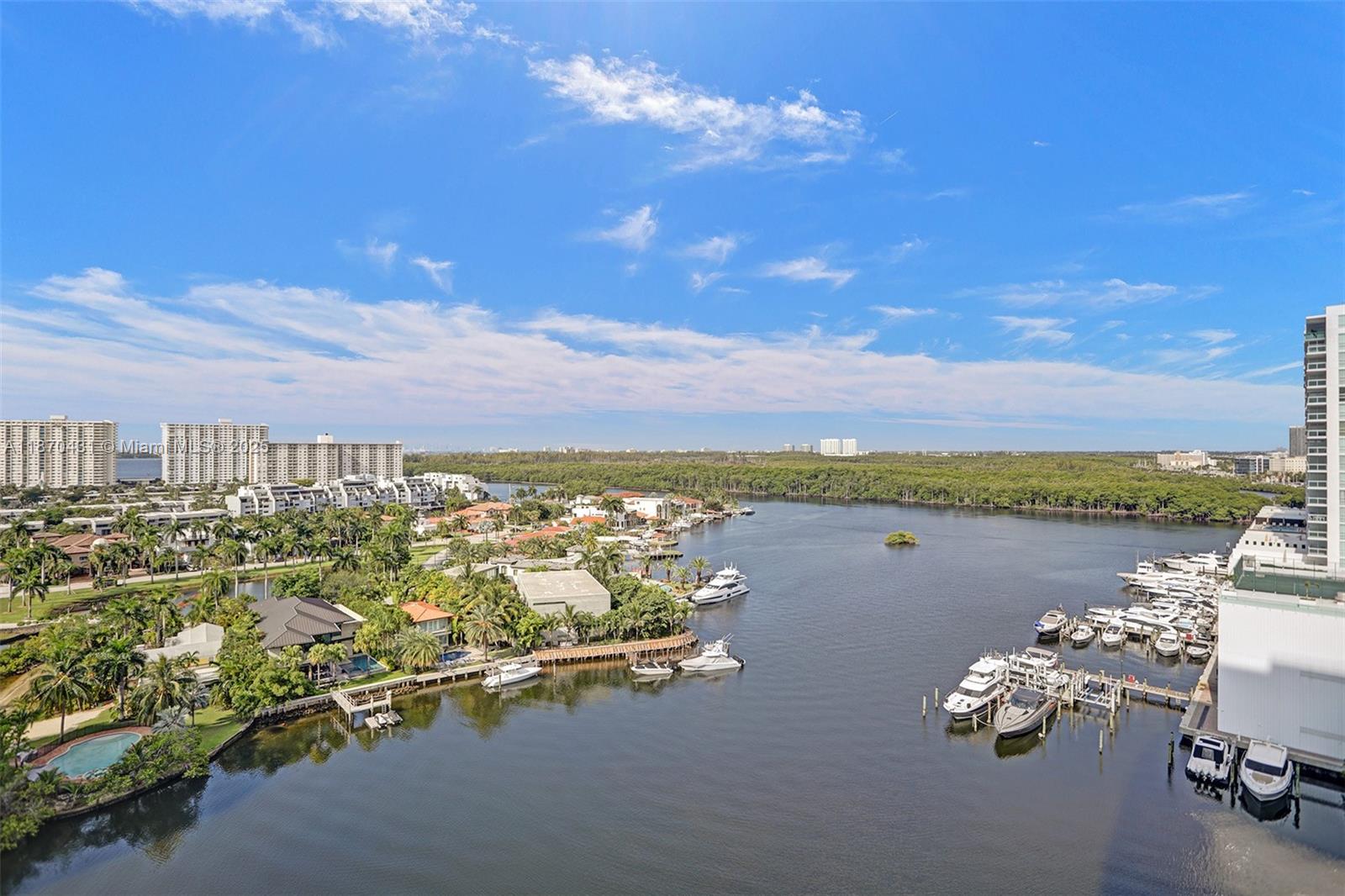 PARQUE TOWERS CONDO - Residential