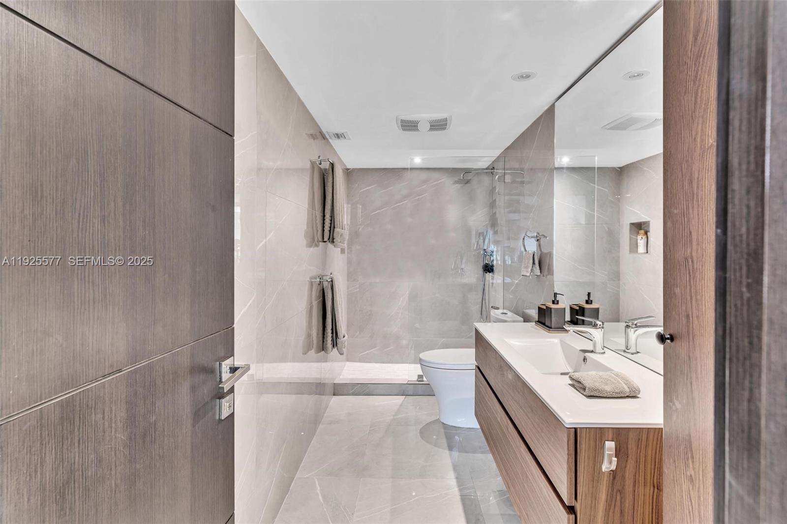 BRICKELL PLACE CONDO - Residential