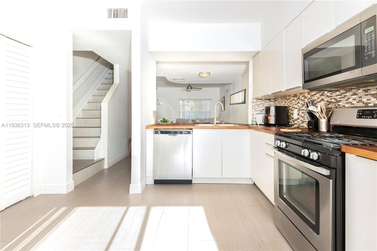 7818 Dixie Beach Cir 7818