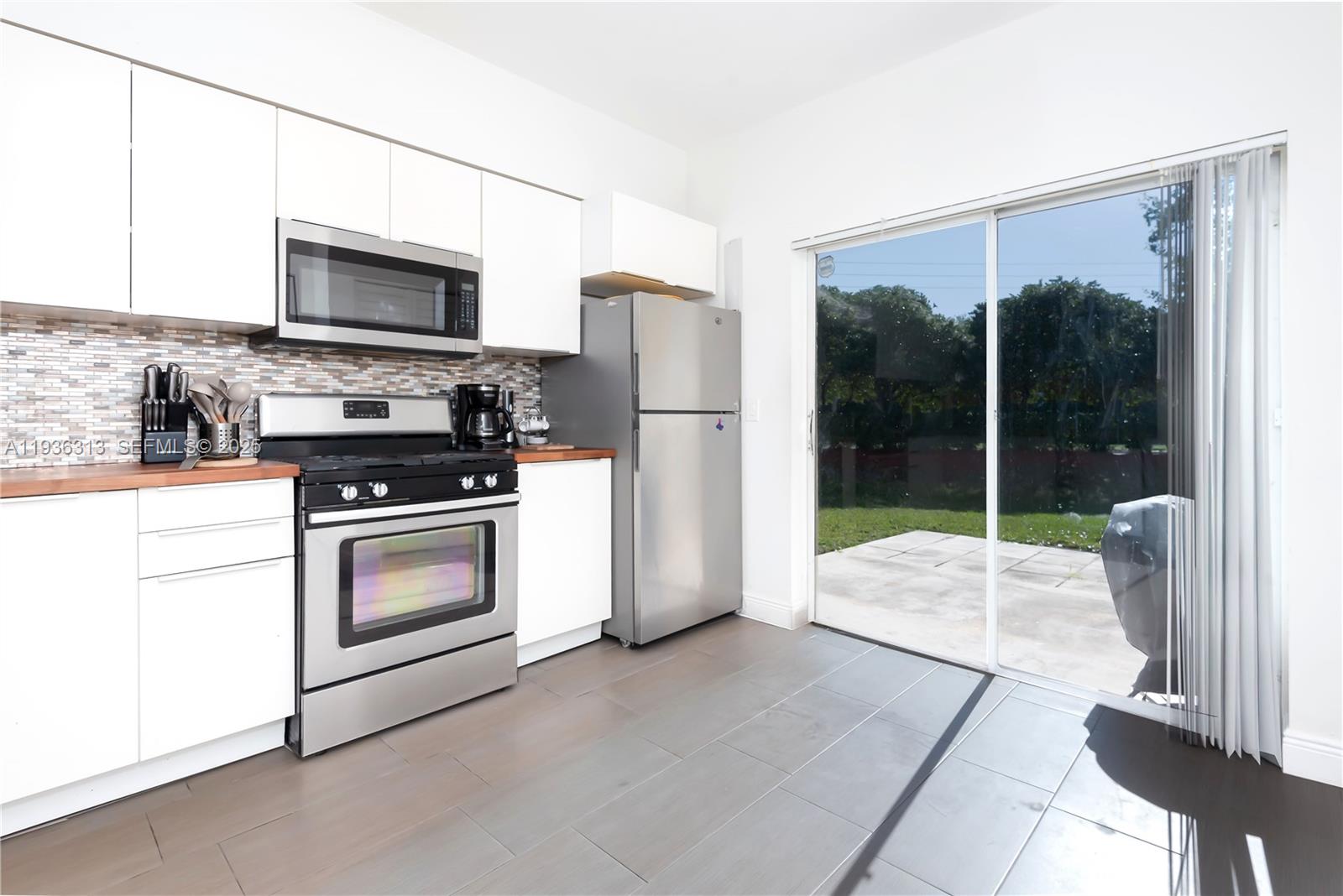 7818 Dixie Beach Cir 7818