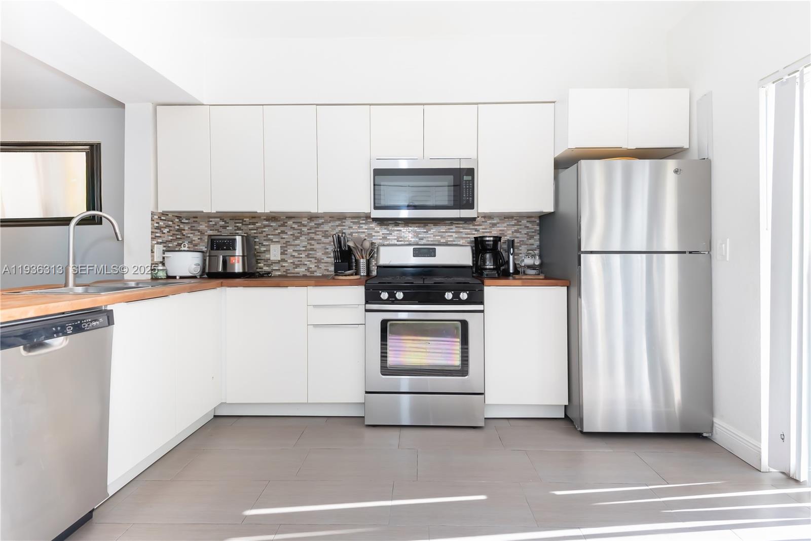 7818 Dixie Beach Cir 7818