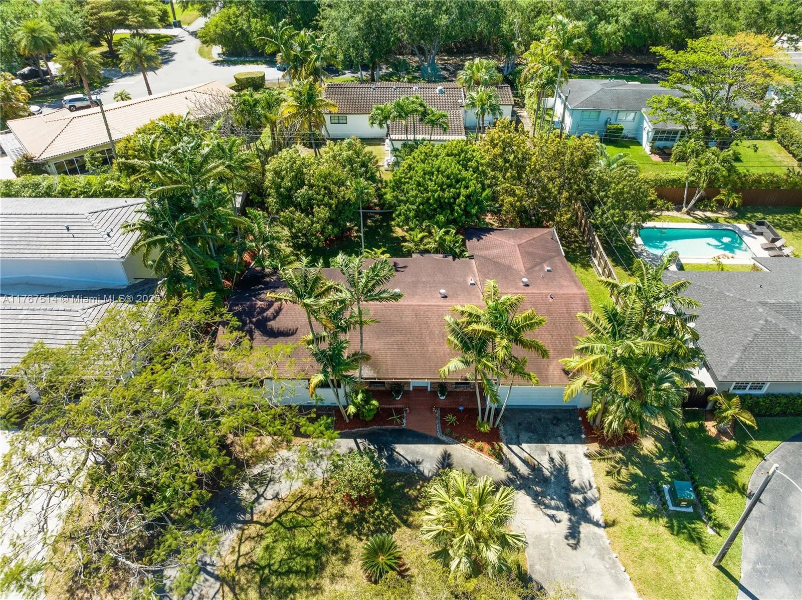 South Miami, Florida 33143, United States, 4 Bedrooms Bedrooms, ,3 BathroomsBathrooms,Residential,Active,93609