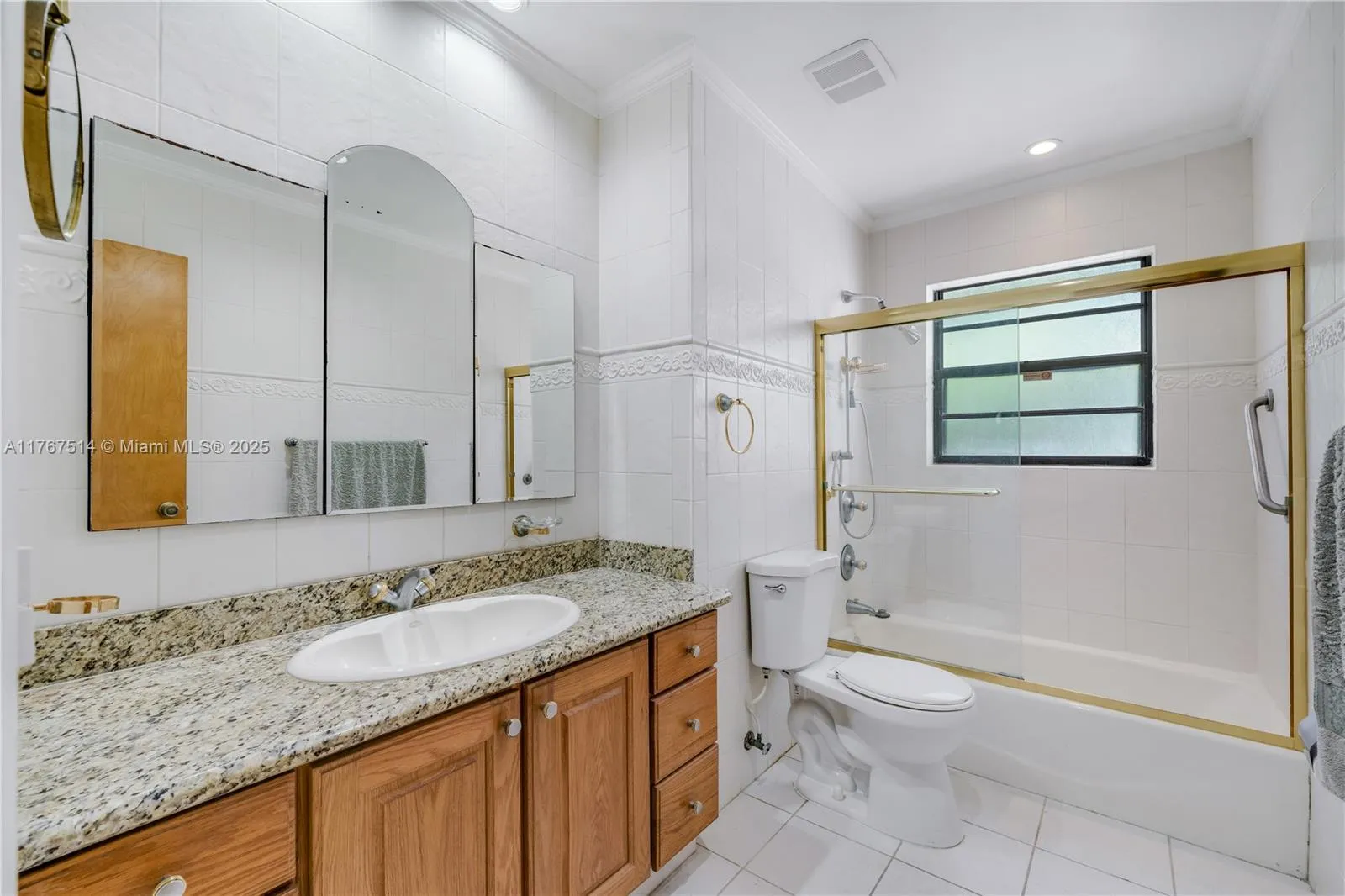 South Miami, Florida 33143, United States, 4 Bedrooms Bedrooms, ,3 BathroomsBathrooms,Residential,Active,93609