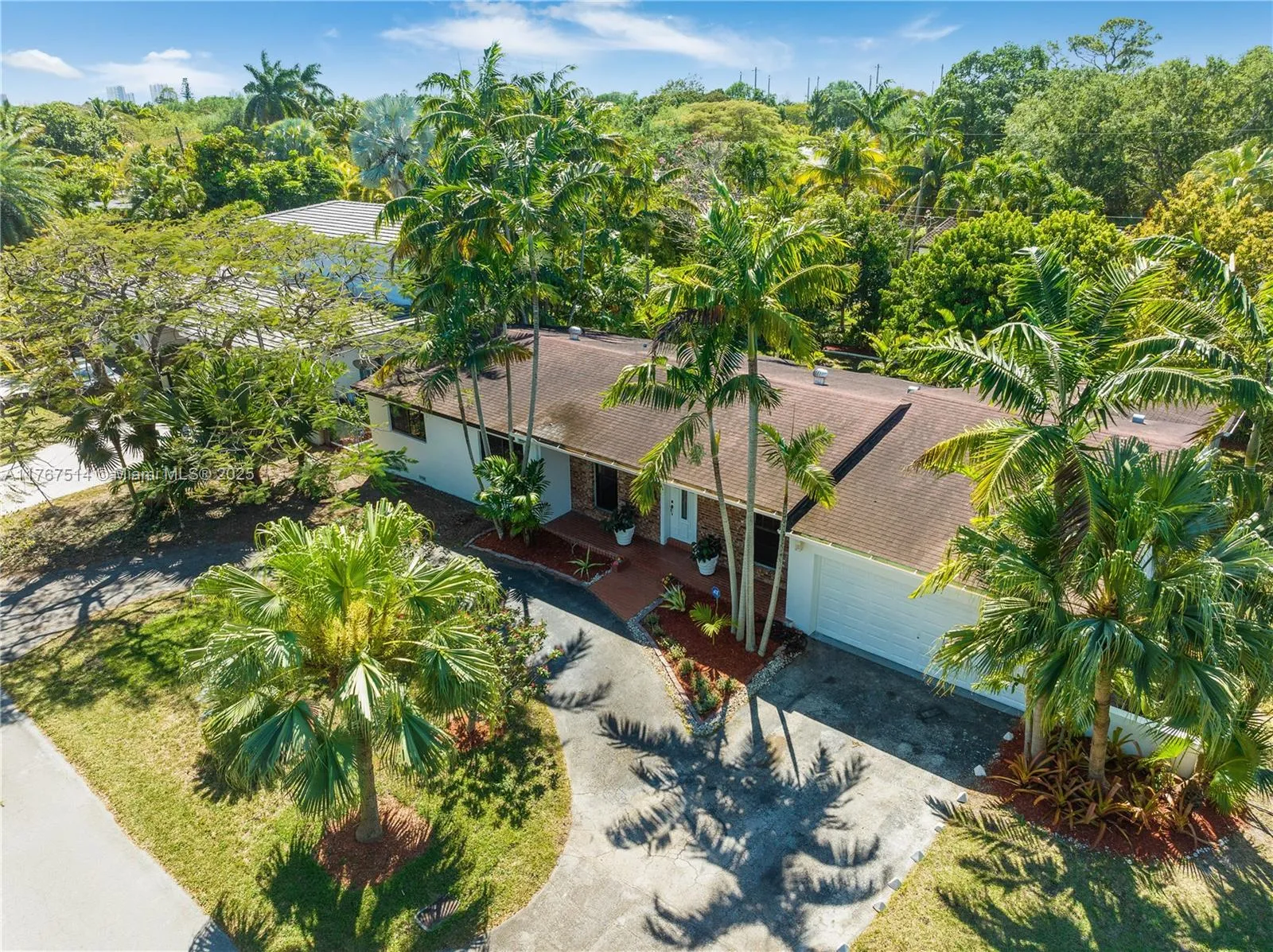 South Miami, Florida 33143, United States, 4 Bedrooms Bedrooms, ,3 BathroomsBathrooms,Residential,Active,93609