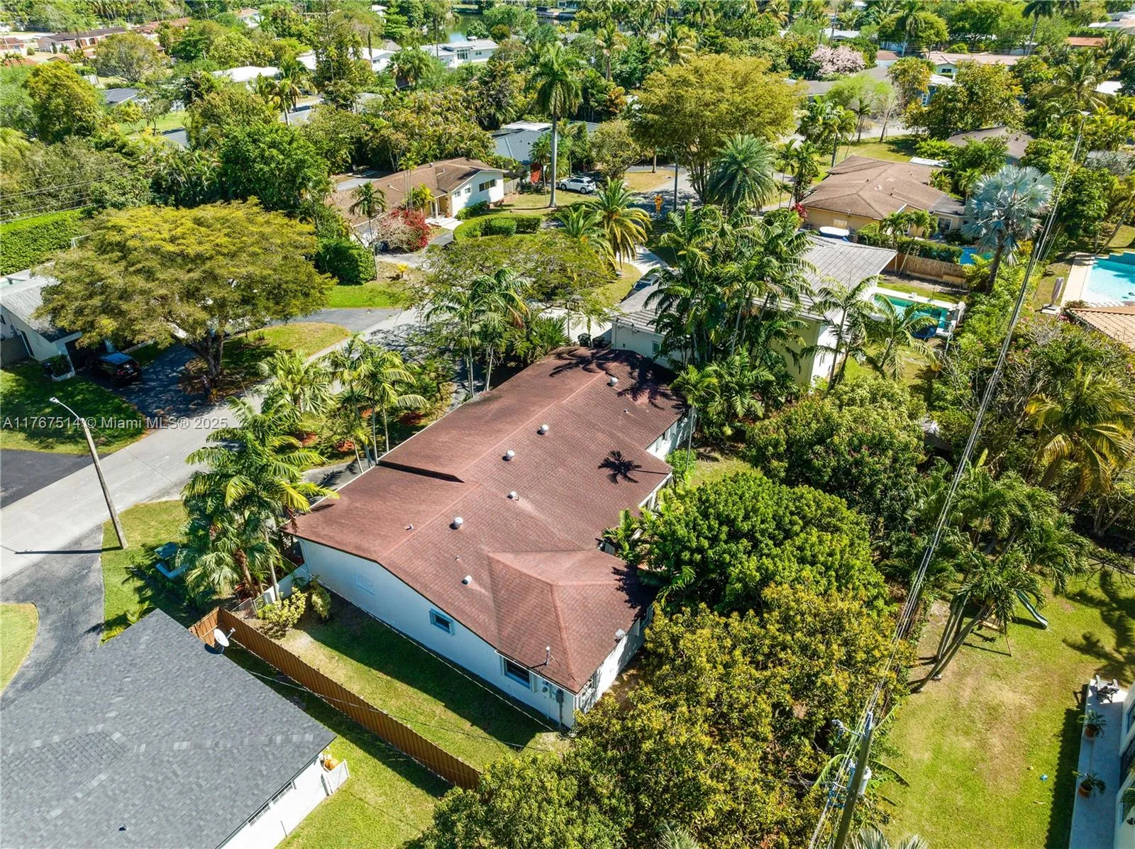 South Miami, Florida 33143, United States, 4 Bedrooms Bedrooms, ,3 BathroomsBathrooms,Residential,Active,93609