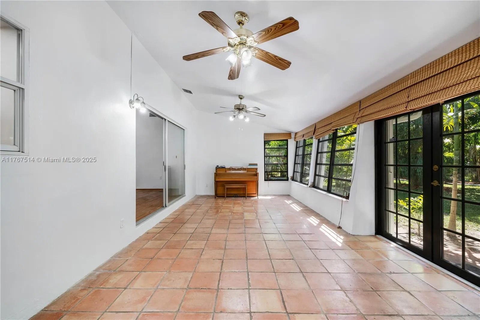 South Miami, Florida 33143, United States, 4 Bedrooms Bedrooms, ,3 BathroomsBathrooms,Residential,Active,93609