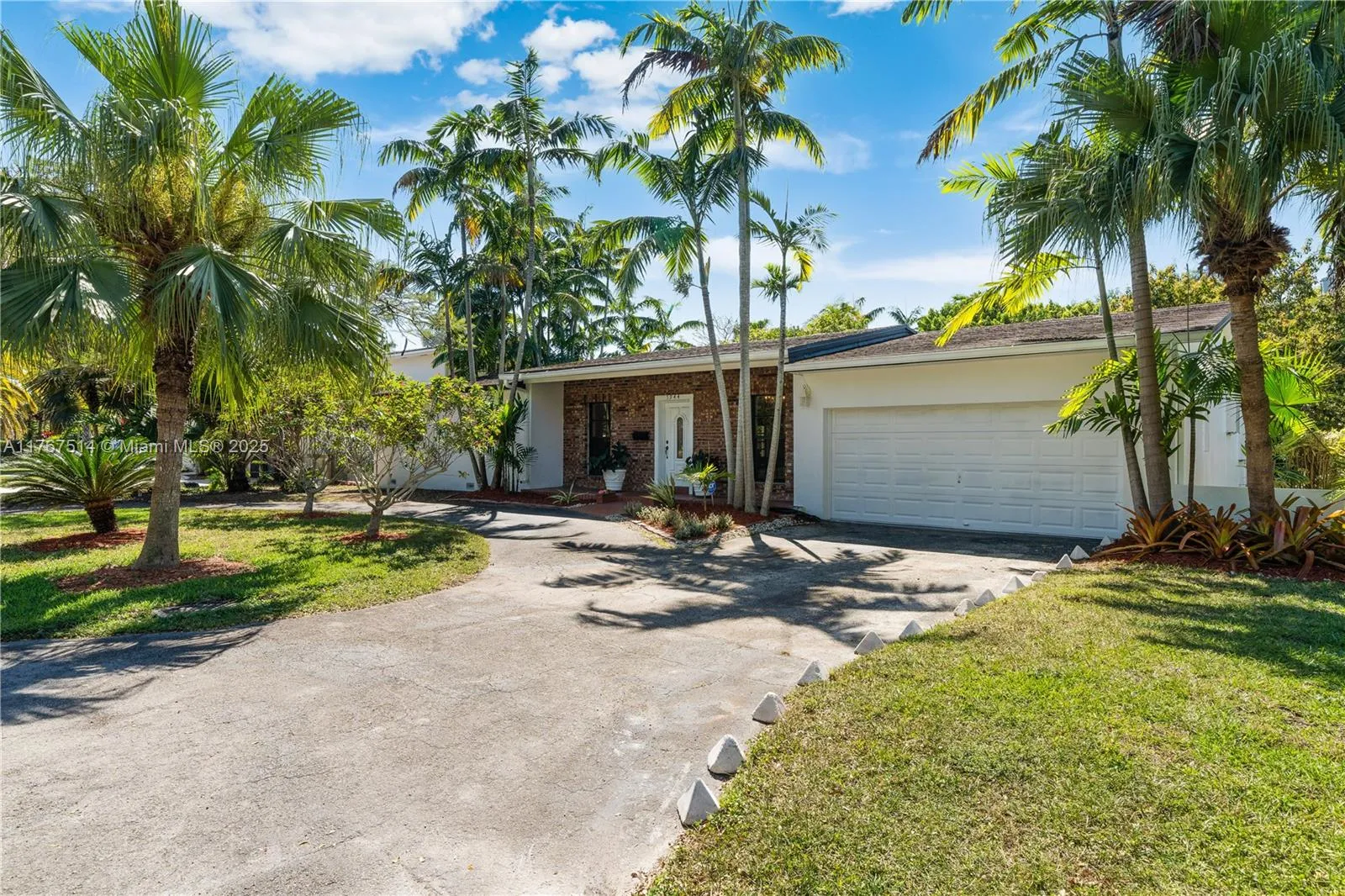 South Miami, Florida 33143, United States, 4 Bedrooms Bedrooms, ,3 BathroomsBathrooms,Residential,Active,93609