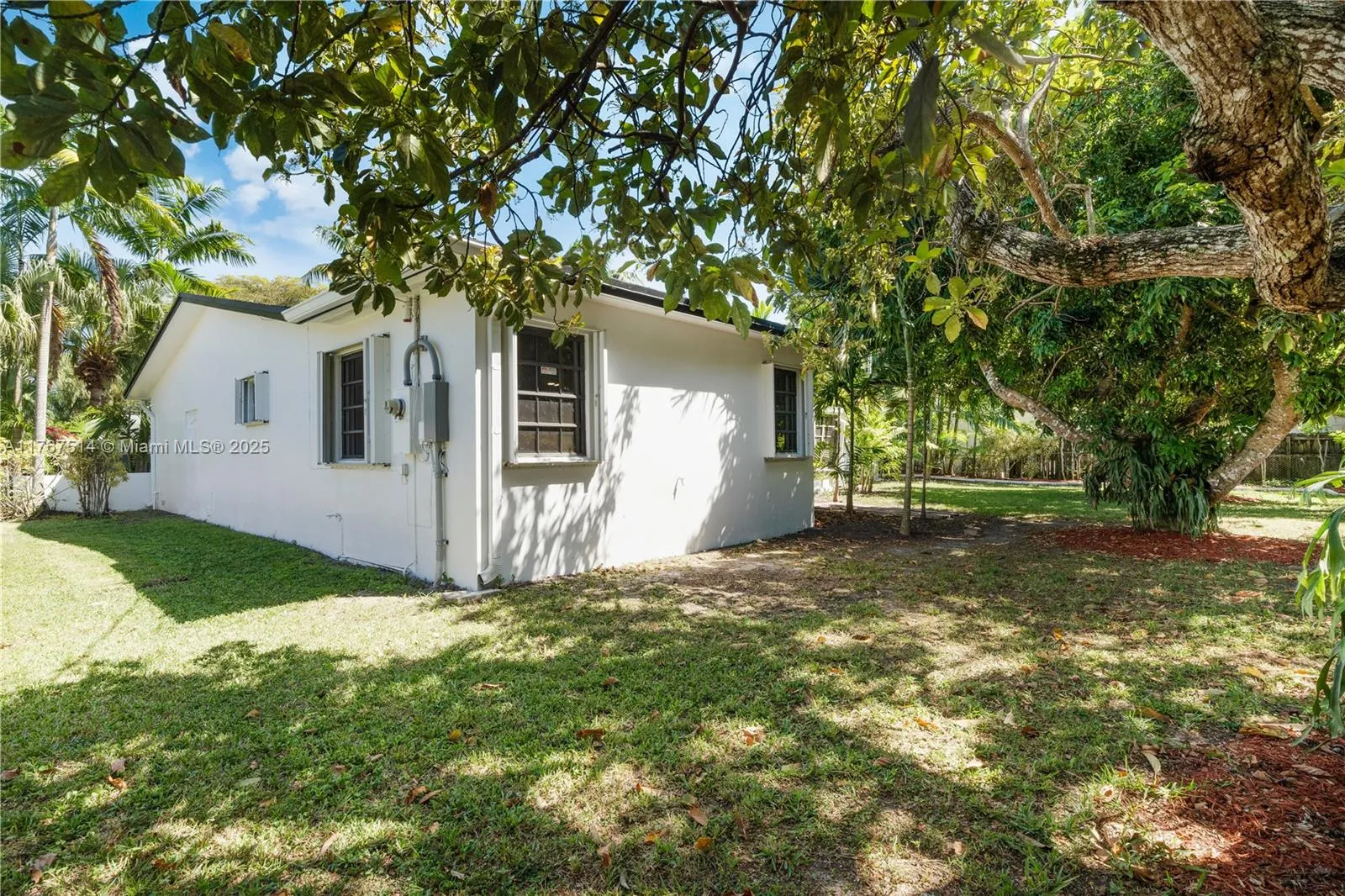 South Miami, Florida 33143, United States, 4 Bedrooms Bedrooms, ,3 BathroomsBathrooms,Residential,Active,93609