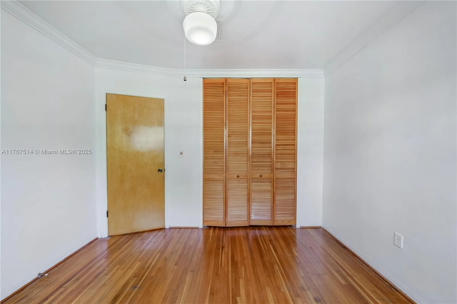 South Miami, Florida 33143, United States, 4 Bedrooms Bedrooms, ,3 BathroomsBathrooms,Residential,Active,93609