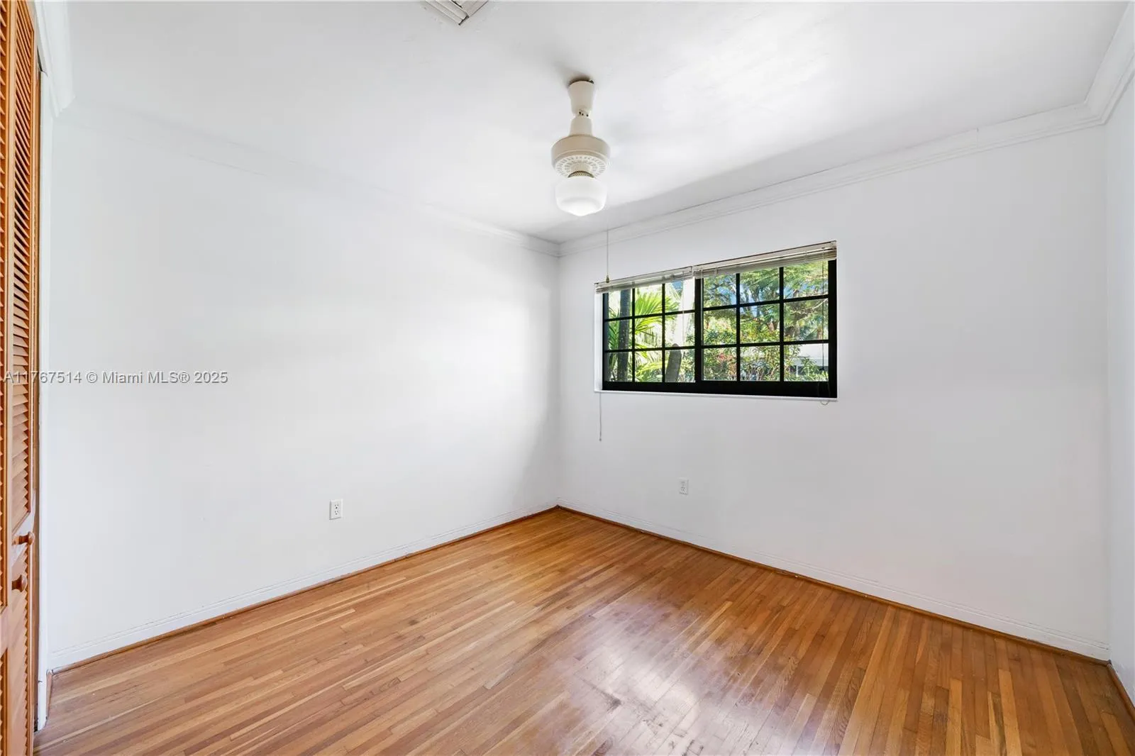 South Miami, Florida 33143, United States, 4 Bedrooms Bedrooms, ,3 BathroomsBathrooms,Residential,Active,93609