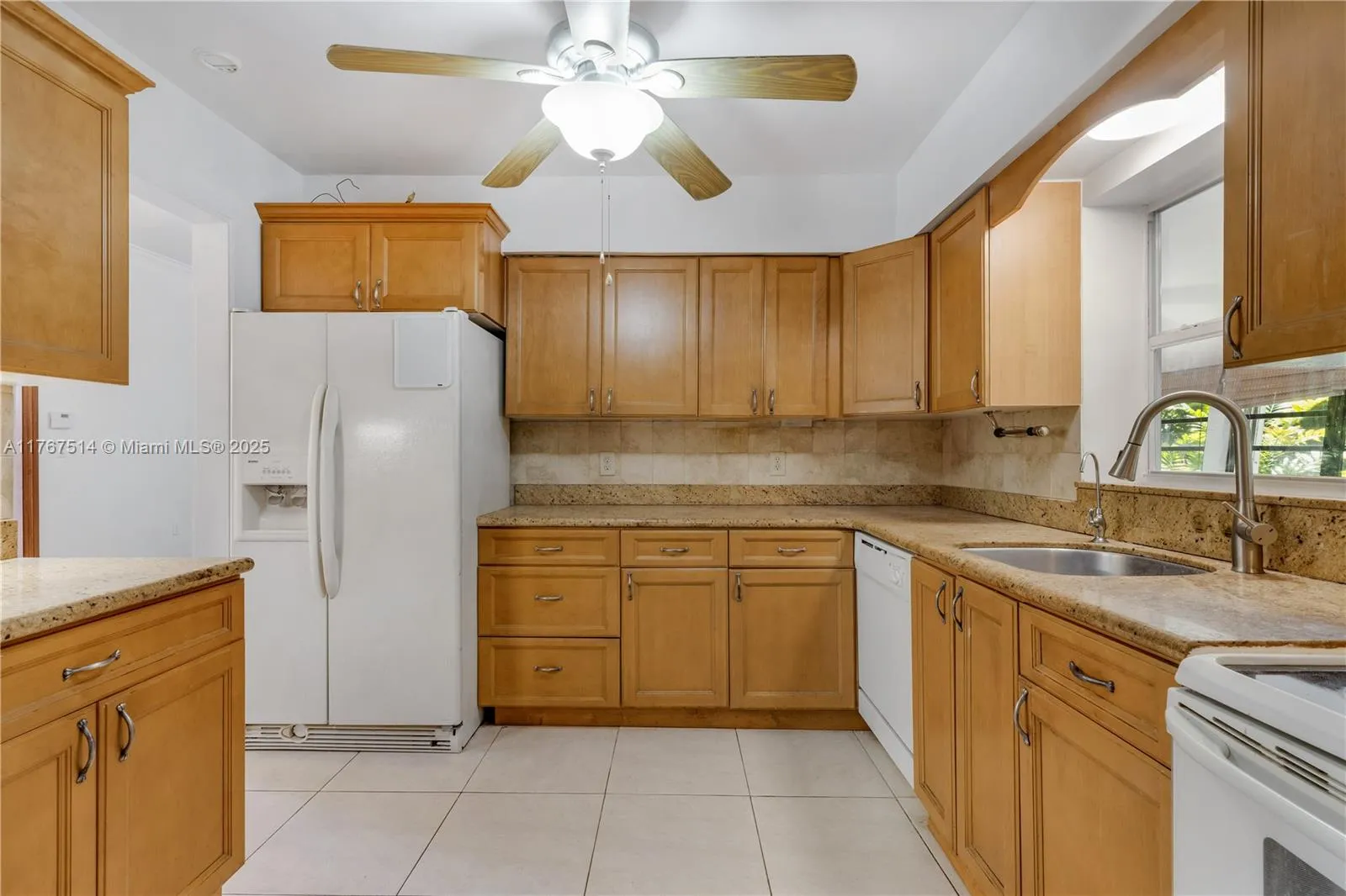 South Miami, Florida 33143, United States, 4 Bedrooms Bedrooms, ,3 BathroomsBathrooms,Residential,Active,93609