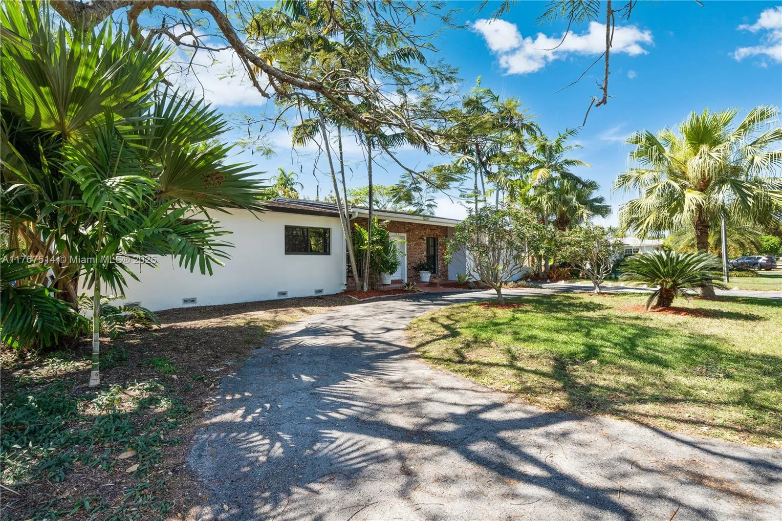 South Miami, Florida 33143, United States, 4 Bedrooms Bedrooms, ,3 BathroomsBathrooms,Residential,Active,93609