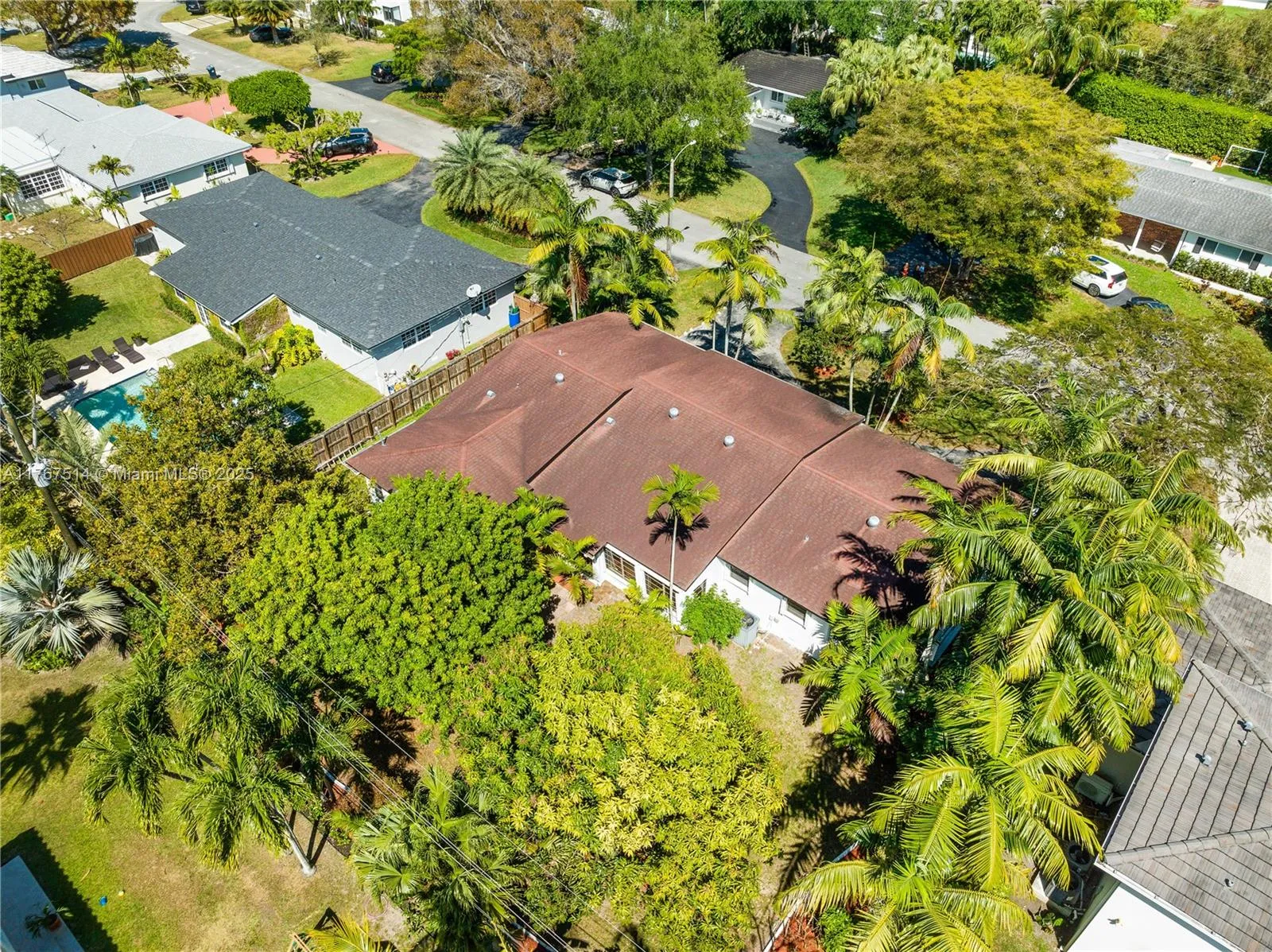 South Miami, Florida 33143, United States, 4 Bedrooms Bedrooms, ,3 BathroomsBathrooms,Residential,Active,93609