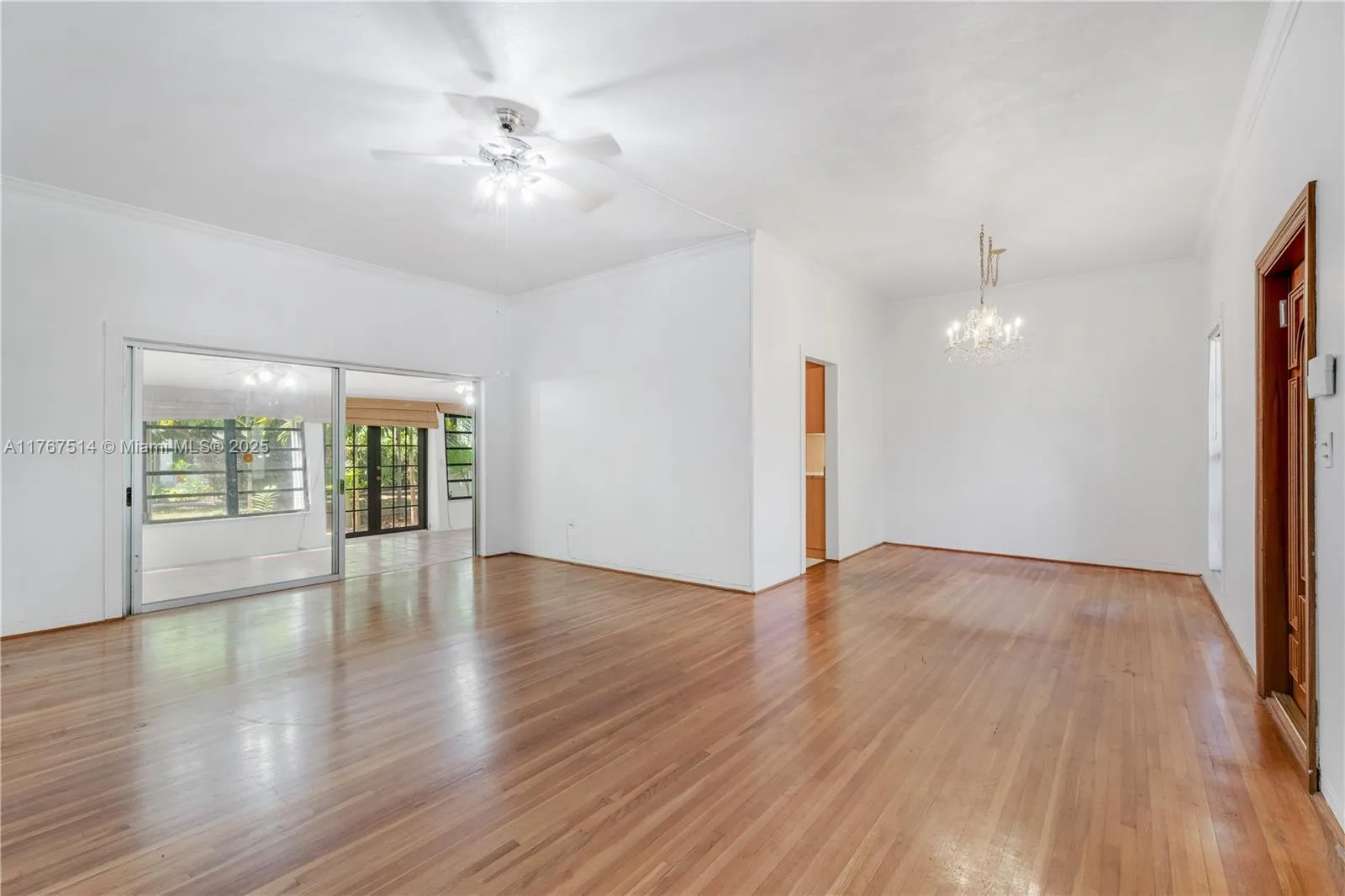 South Miami, Florida 33143, United States, 4 Bedrooms Bedrooms, ,3 BathroomsBathrooms,Residential,Active,93609