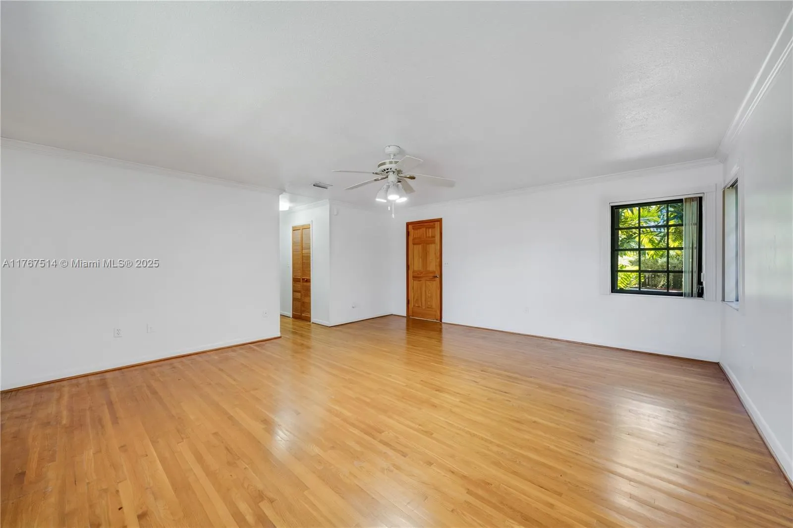 South Miami, Florida 33143, United States, 4 Bedrooms Bedrooms, ,3 BathroomsBathrooms,Residential,Active,93609