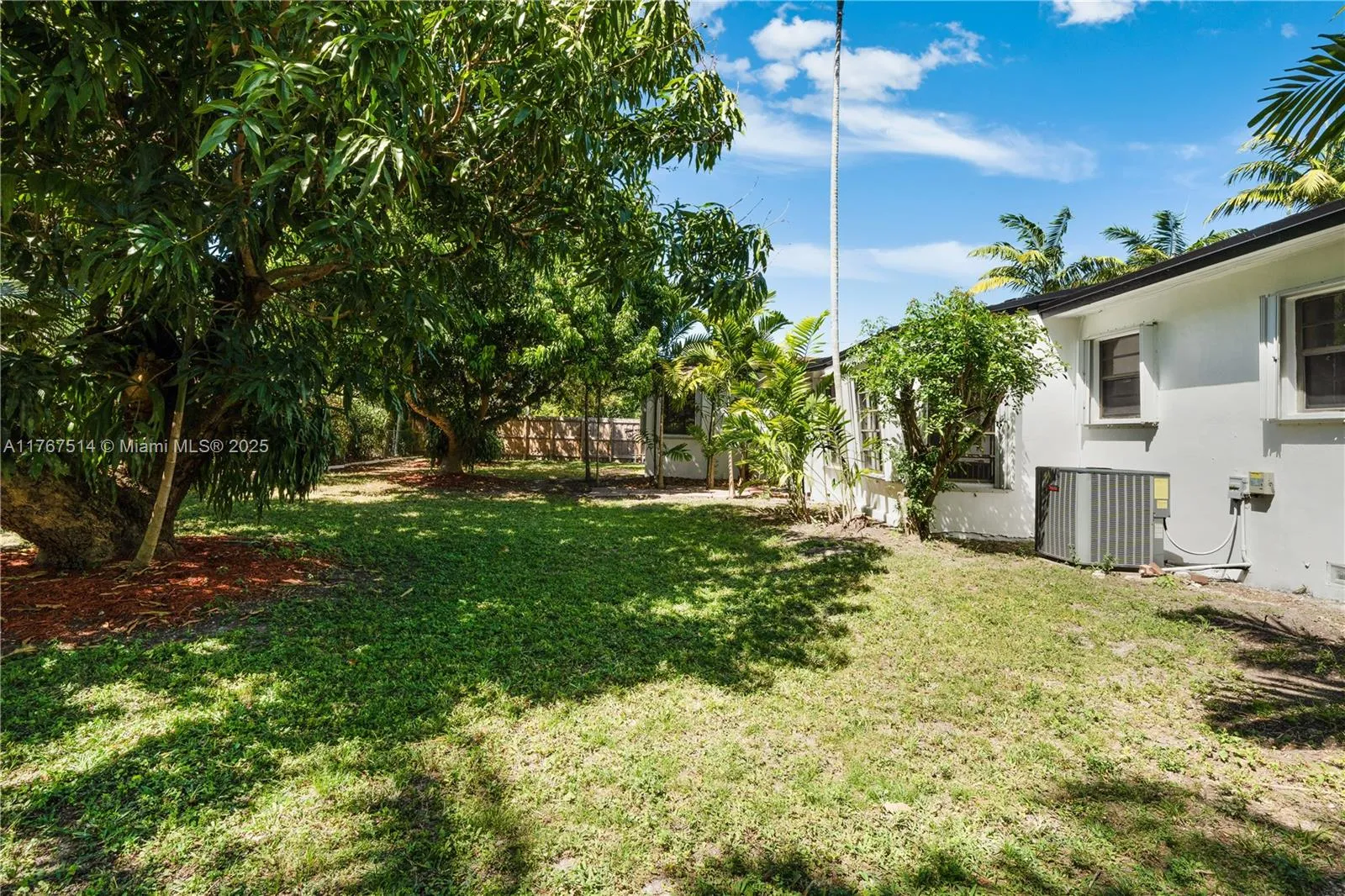 South Miami, Florida 33143, United States, 4 Bedrooms Bedrooms, ,3 BathroomsBathrooms,Residential,Active,93609