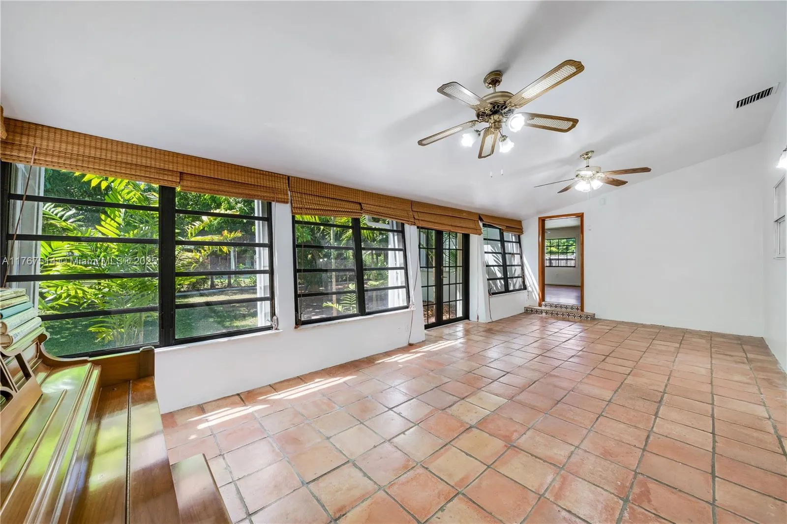 South Miami, Florida 33143, United States, 4 Bedrooms Bedrooms, ,3 BathroomsBathrooms,Residential,Active,93609