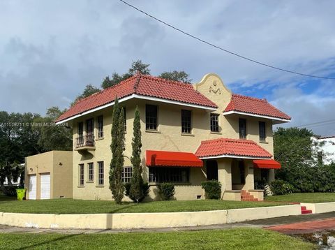 8900 NE 1st Ave 1 El Portal FL 33138