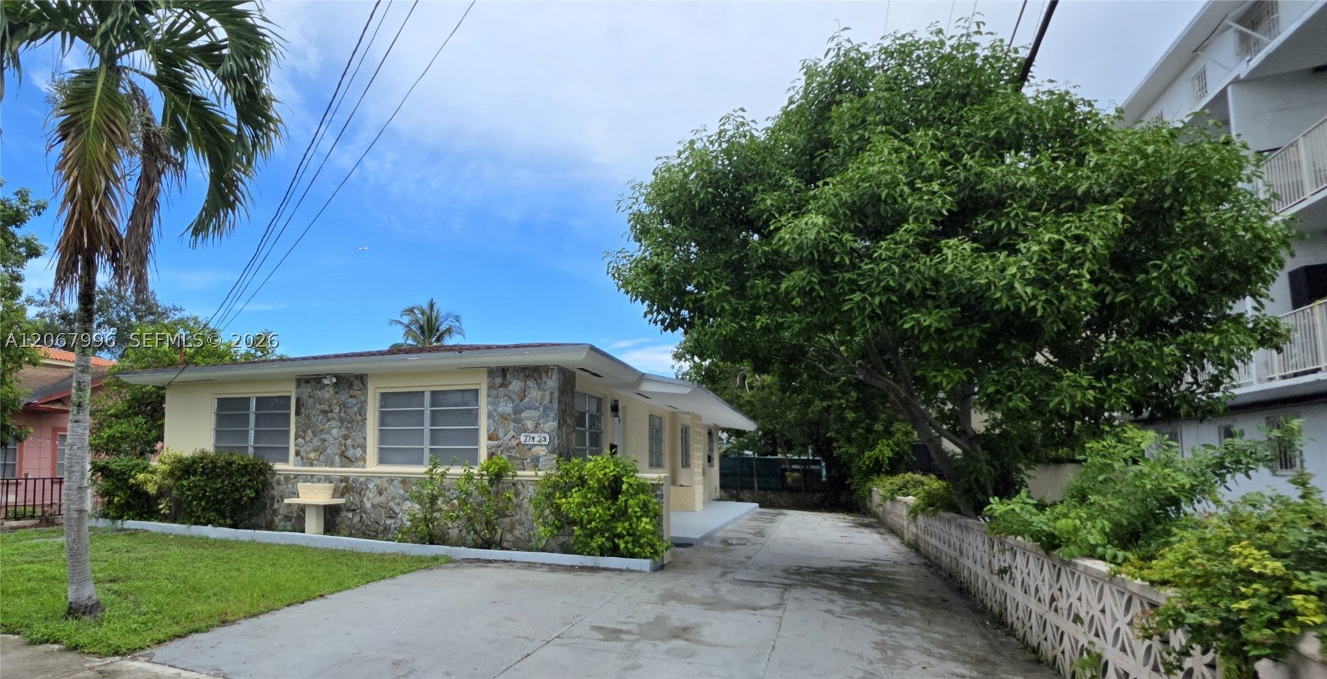 21 NW 32nd Ct