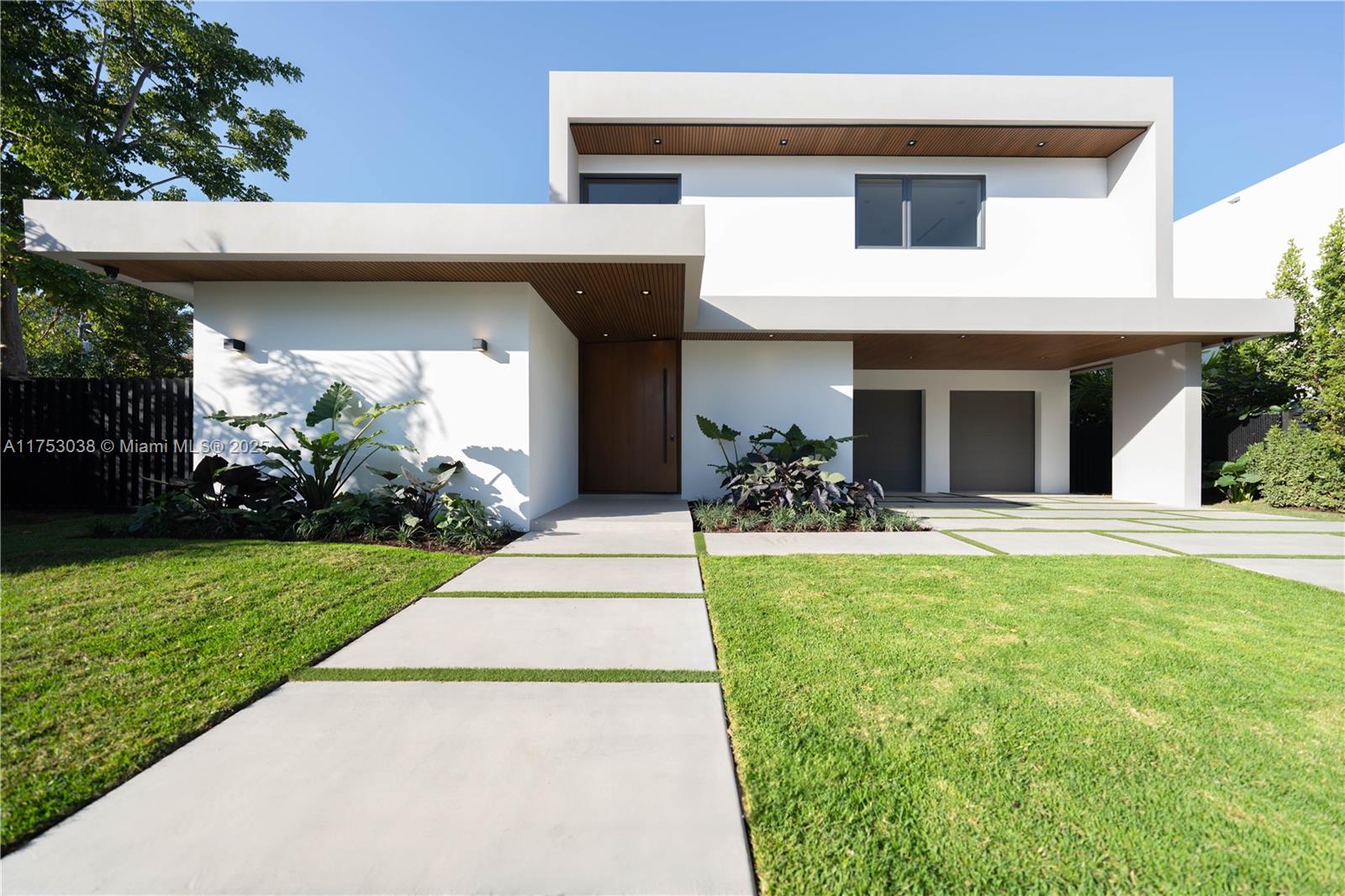 215 Shore Dr S