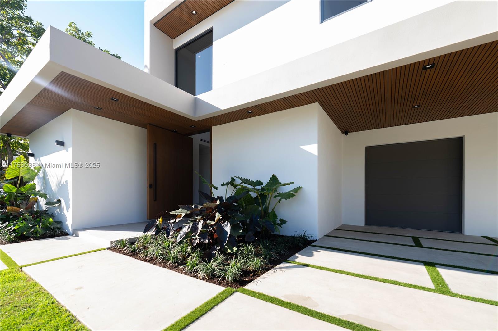 215 Shore Dr S