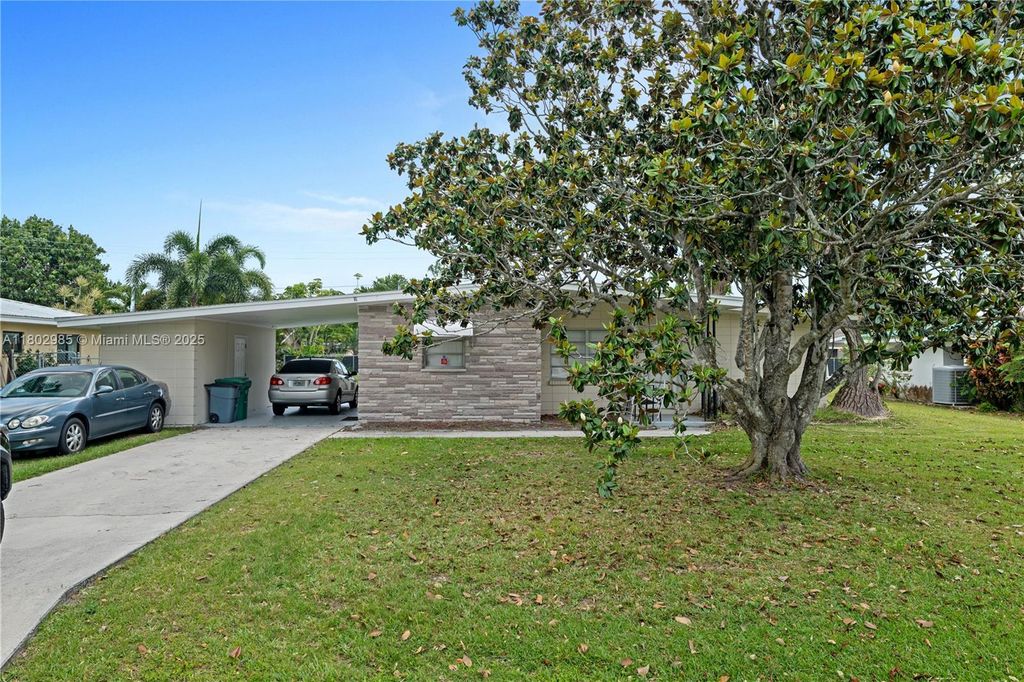 Photo of 409 Poplar Ave, Port St Lucie, FL 34952 (MLS # A11802985)