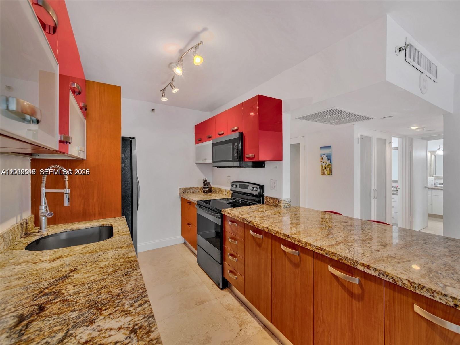 100 Lincoln Rd 308