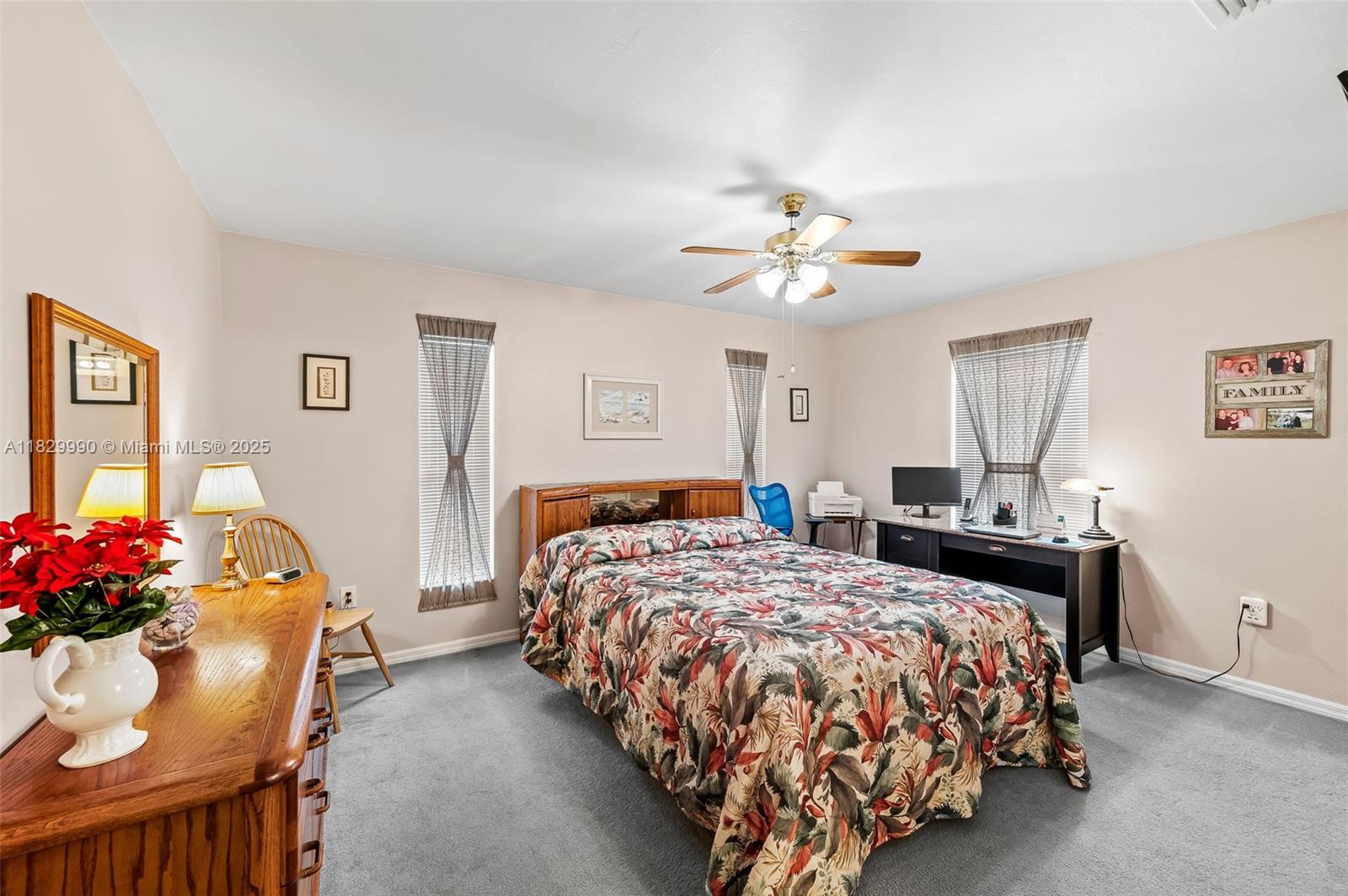 MIRROR LAKES - Residential