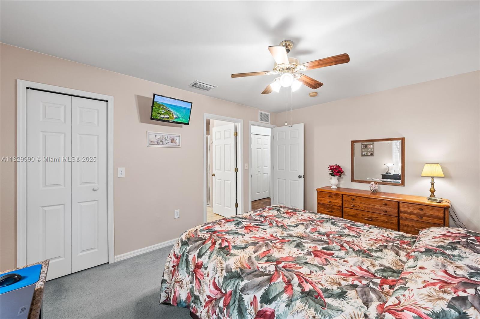 MIRROR LAKES - Residential