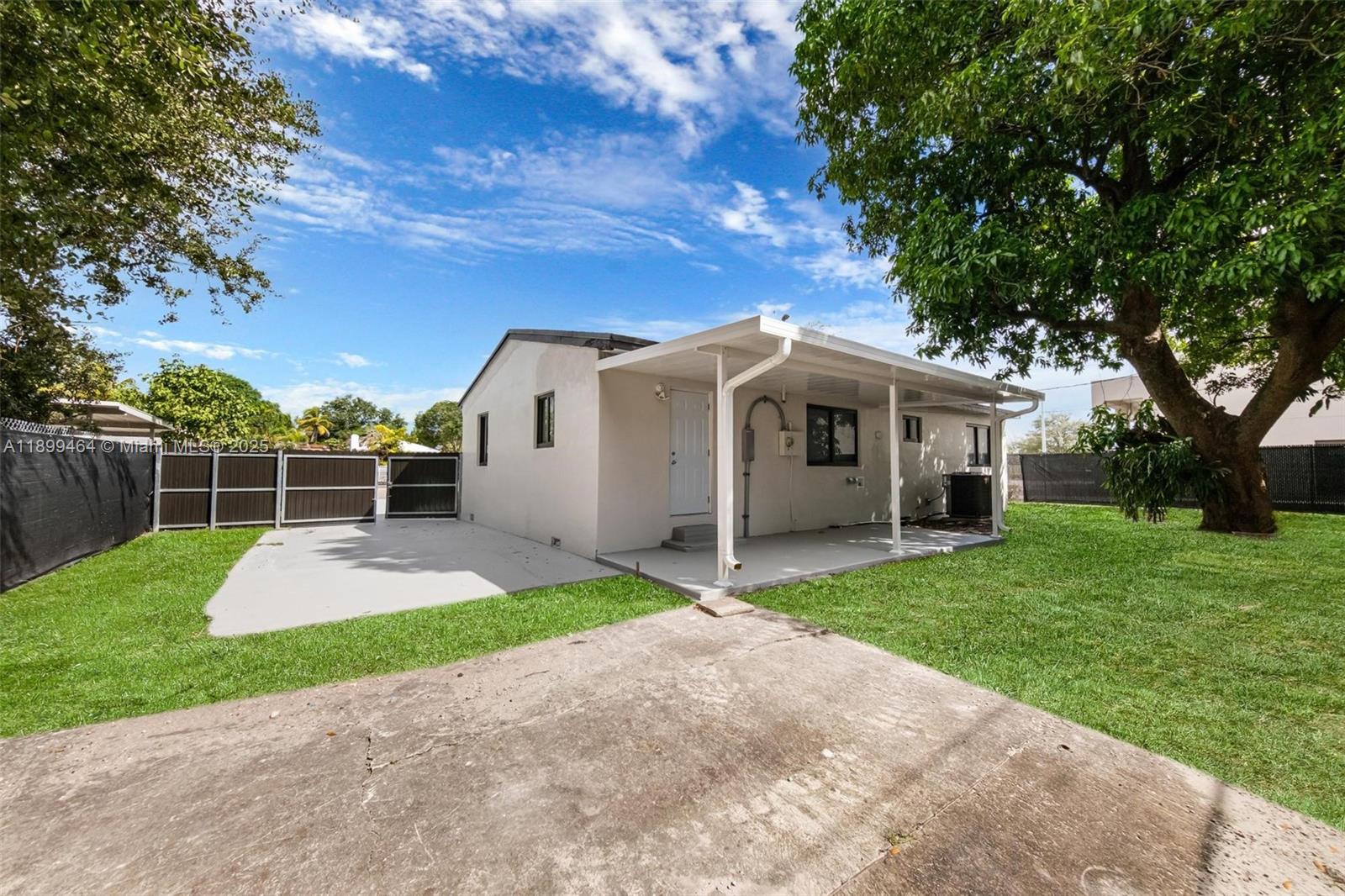 CAROLINDA PARK - Residential