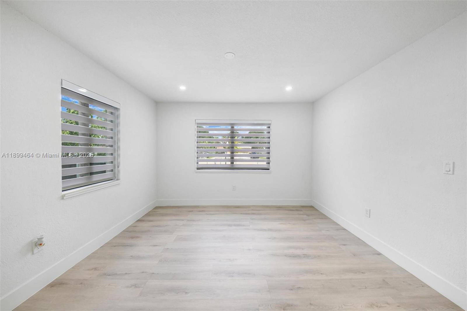 CAROLINDA PARK - Residential