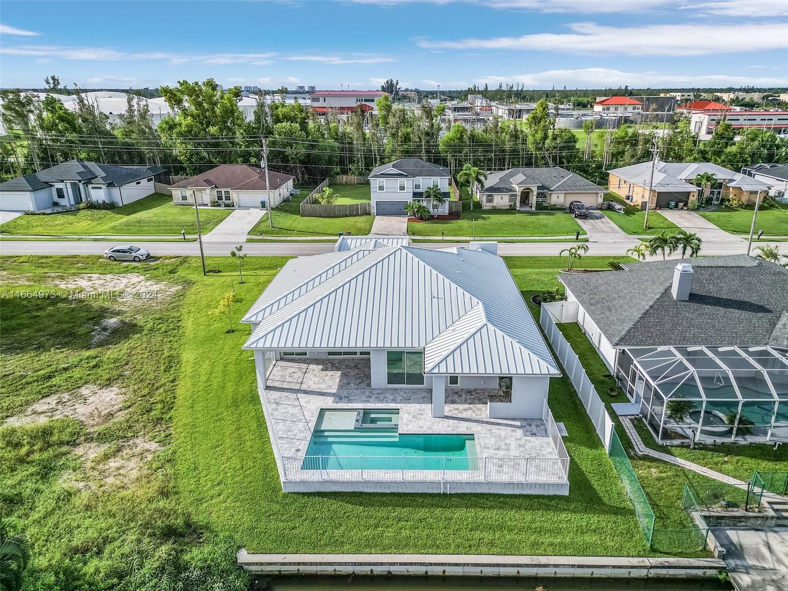 CAPE CORAL - Residential