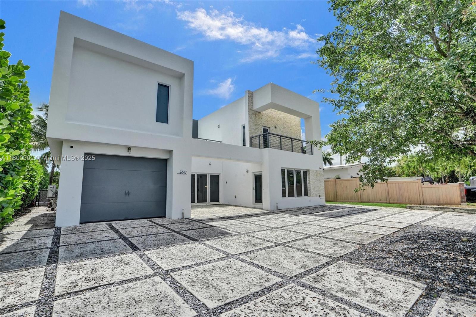Property for Sale at 2612 Key Largo Ln, Fort Lauderdale, Broward County, Florida - Bedrooms: 6 
Bathrooms: 5  - $1,950,000