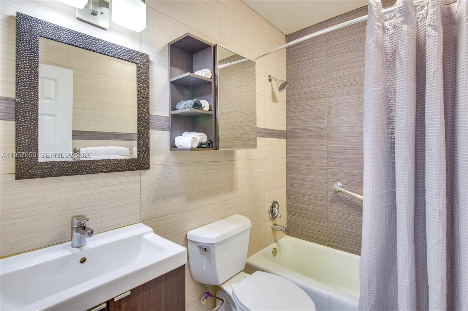 HALLANDALE PINES ESTATES - Residential Income