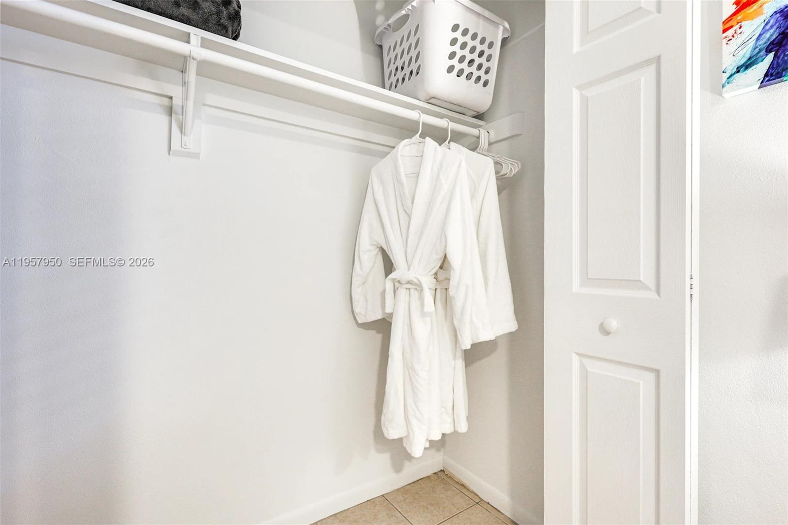 HALLANDALE PINES ESTATES - Residential Income