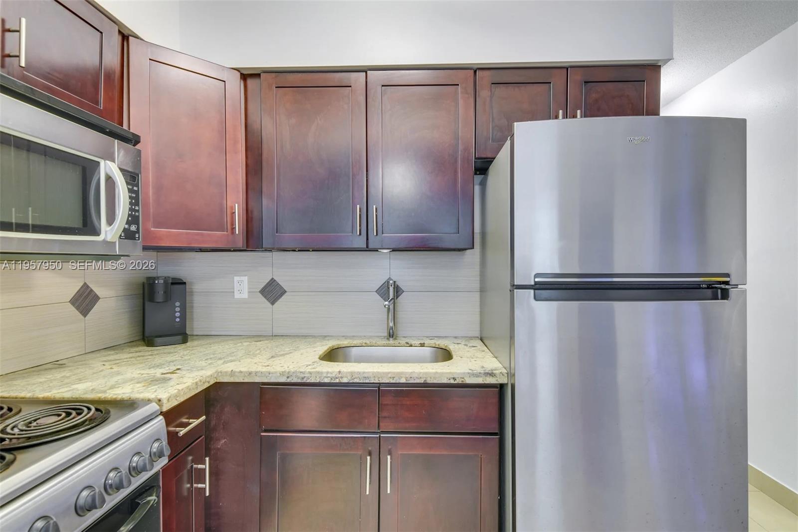 HALLANDALE PINES ESTATES - Residential Income