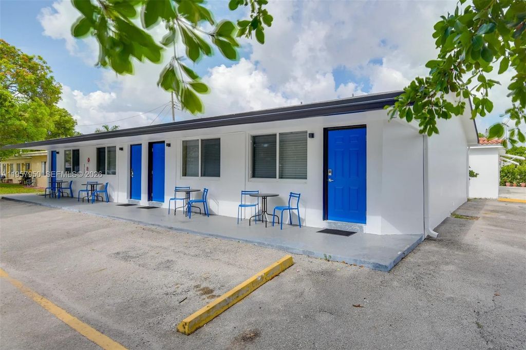 Photo of 412 NE 4th Ave, Hallandale Beach, FL 33009 (MLS # A11957950)