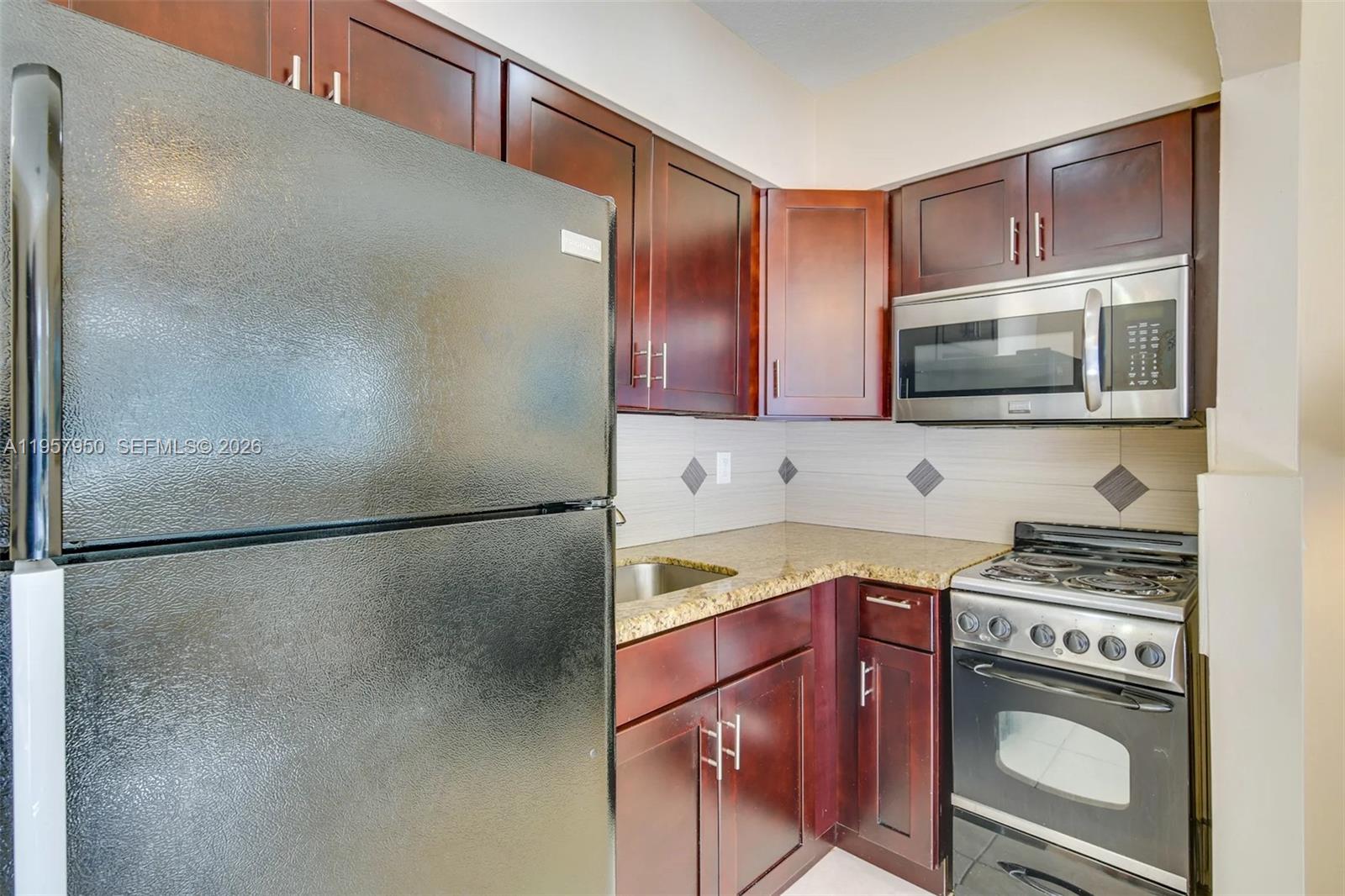 HALLANDALE PINES ESTATES - Residential Income