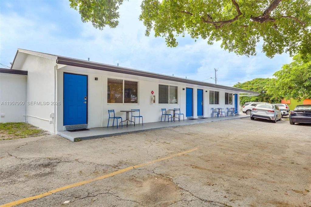 Photo of 412 NE 4th Ave, Hallandale Beach, FL 33009 (MLS # A11957950)