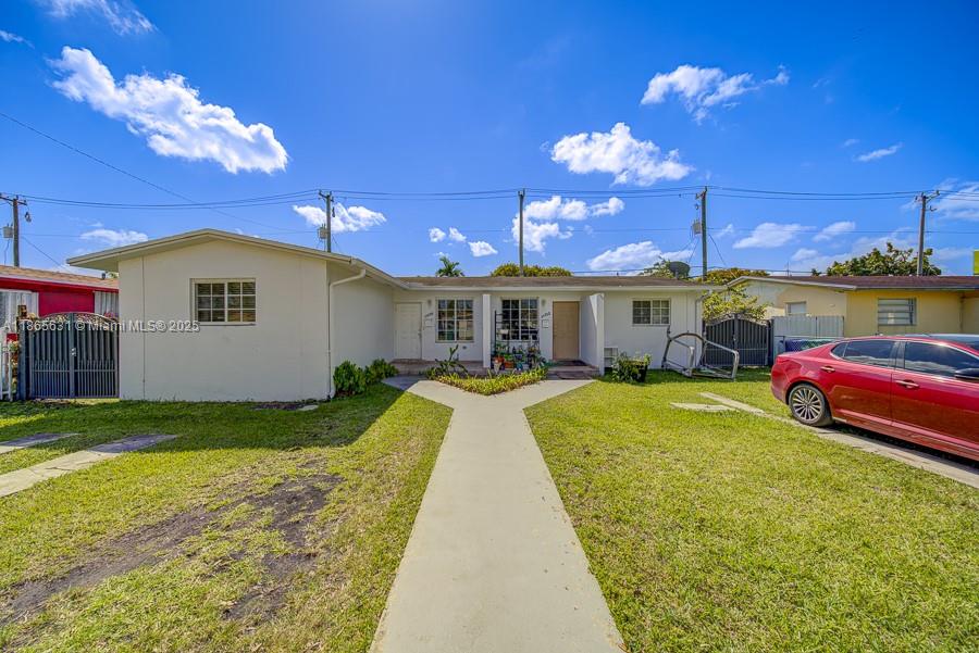 3/2 duplex for rent in Sweetwater. Ideal for FIU students or staff. It has a kitchen, a washer, and a dryer. A nice backyard is perfect for your weekend barbecue. Call us at any time, WE PICK UP!